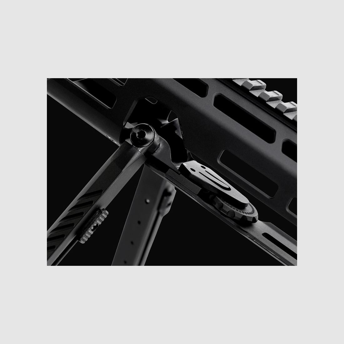 BLK LBL AR15 handguard with integrated bipod