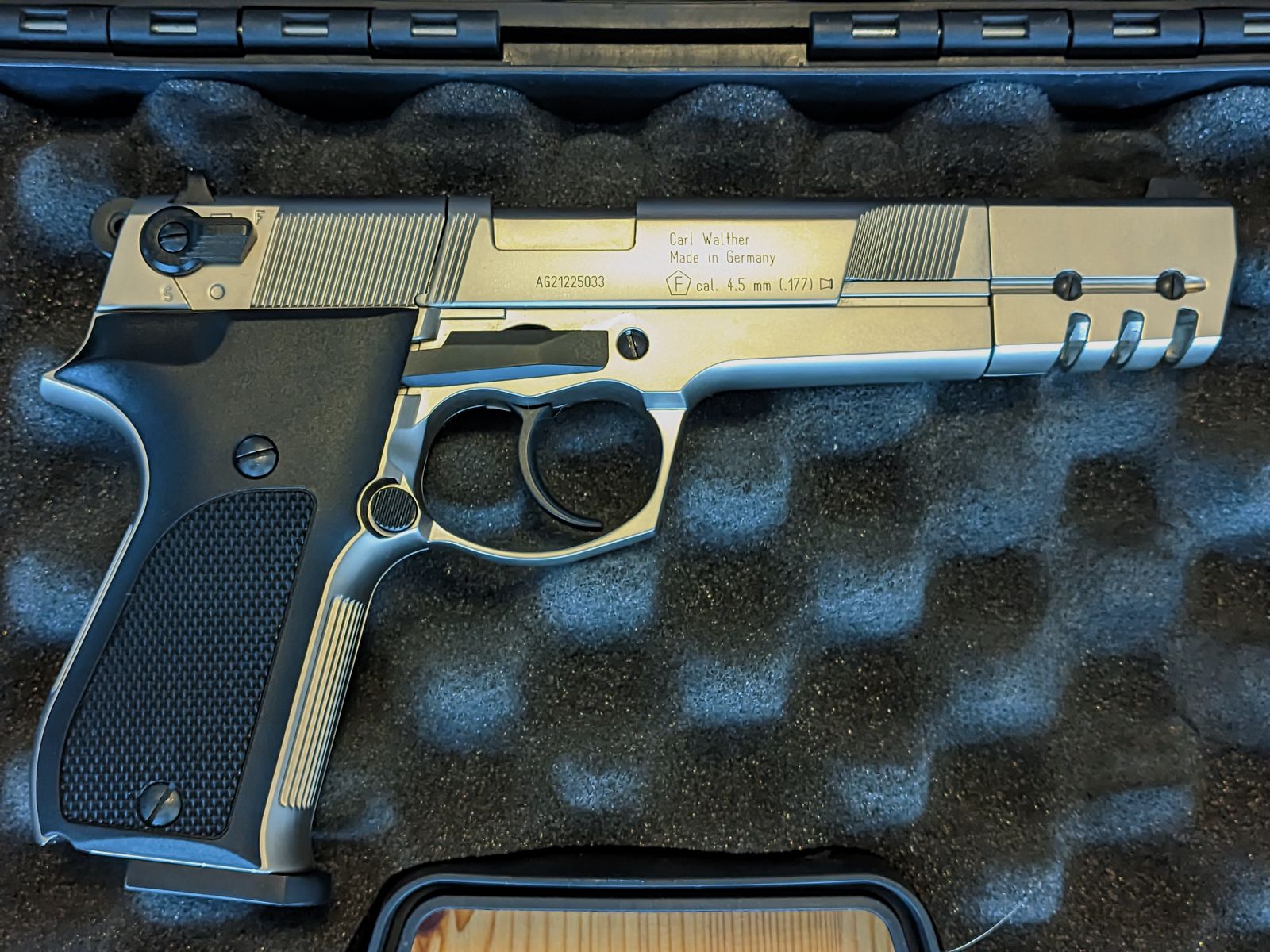 Walther CP88 Competition, verchroomd. Inclusief veel accessoires!