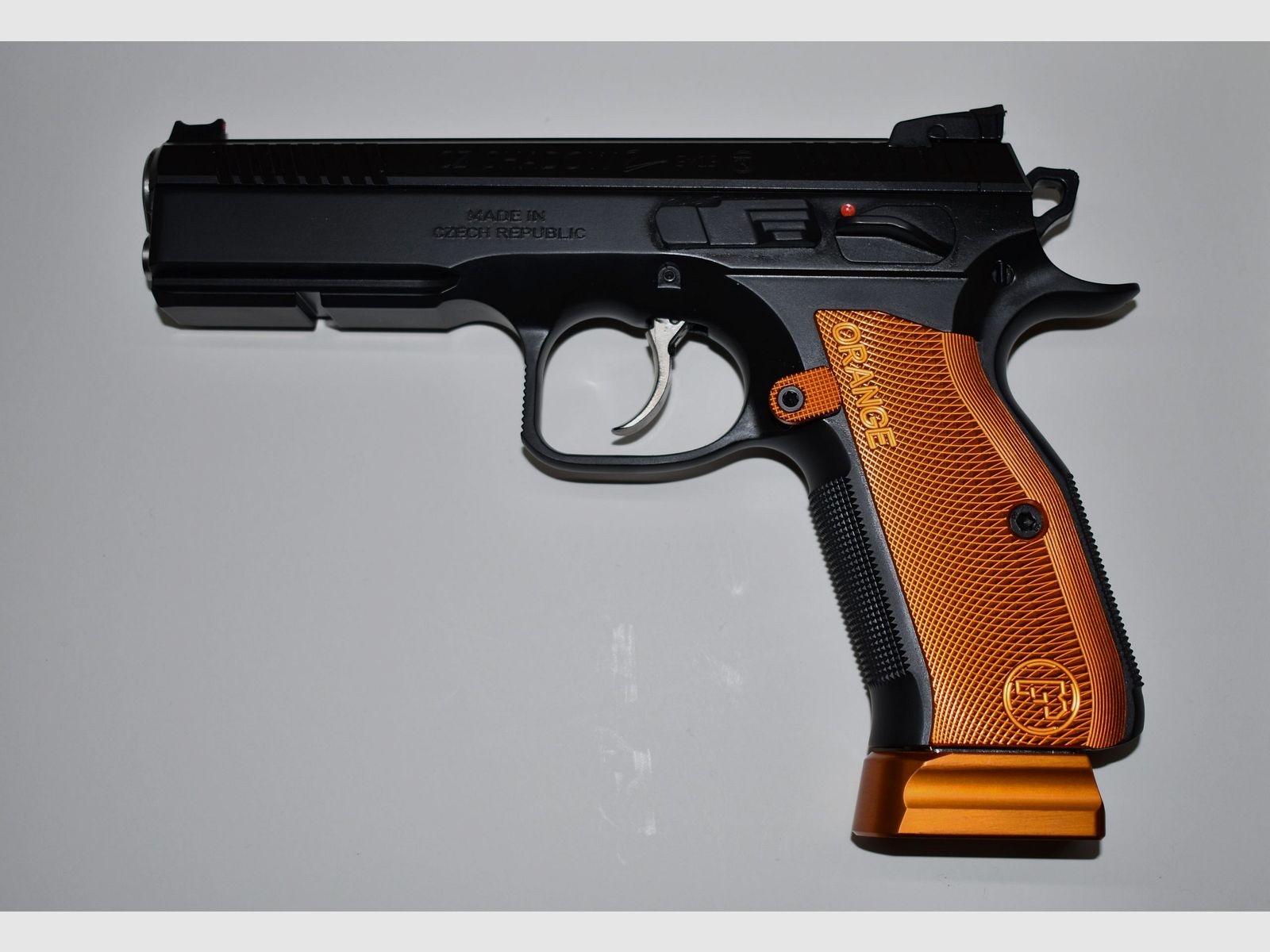 CZ Shadow 2 Orange, Bild 1 von 2