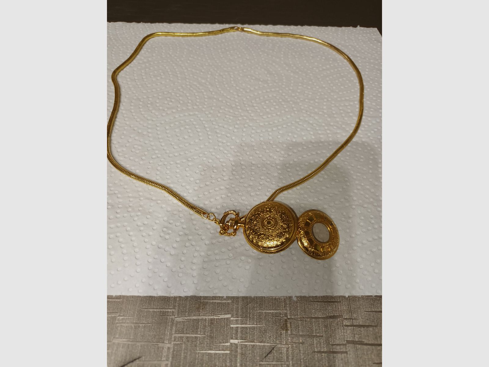 Ladies watch with necklace