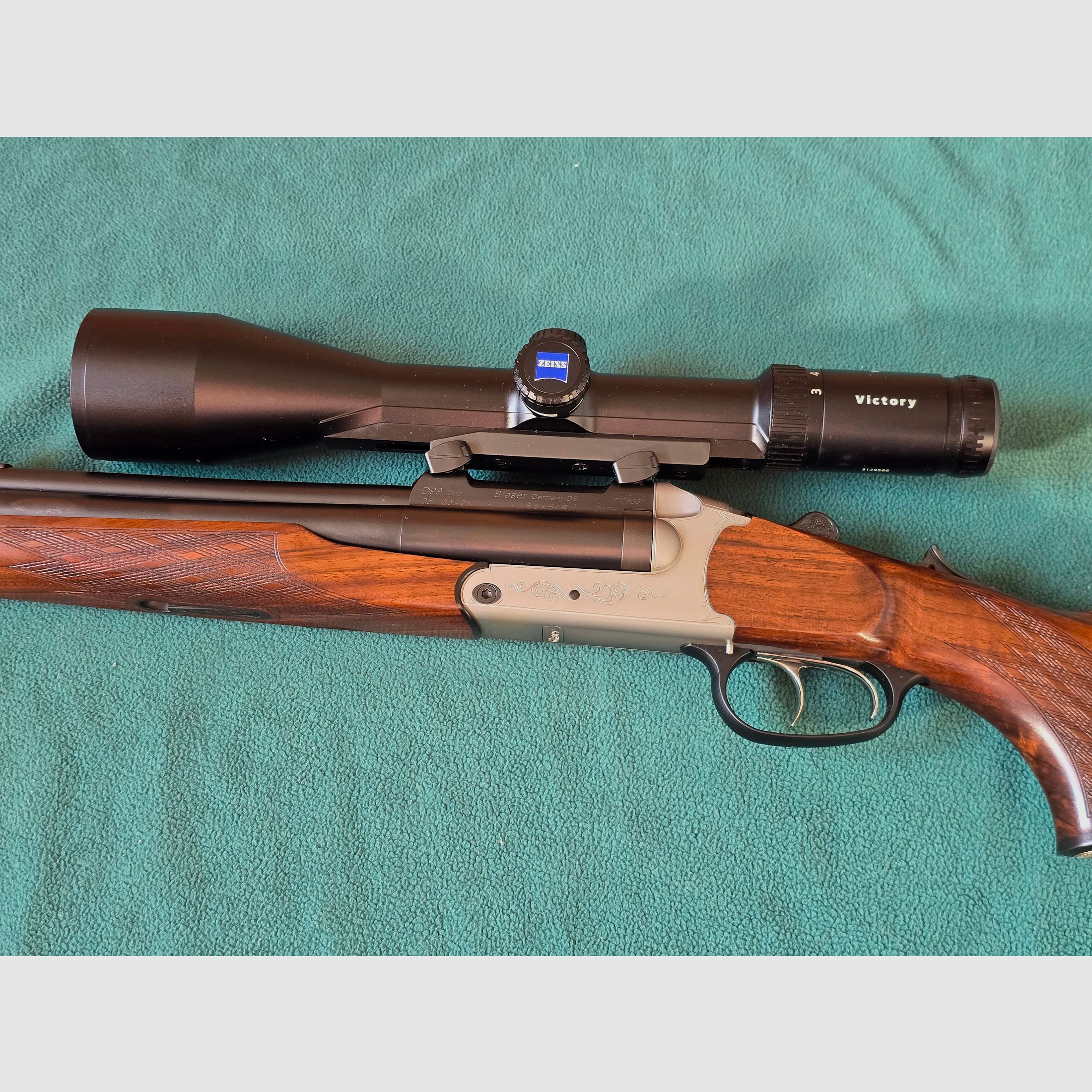 Blaser D99 Duo mit Blaser Sattelmontage und Zeiss Varipoint 3-12 ×56 Leuchtabsehen