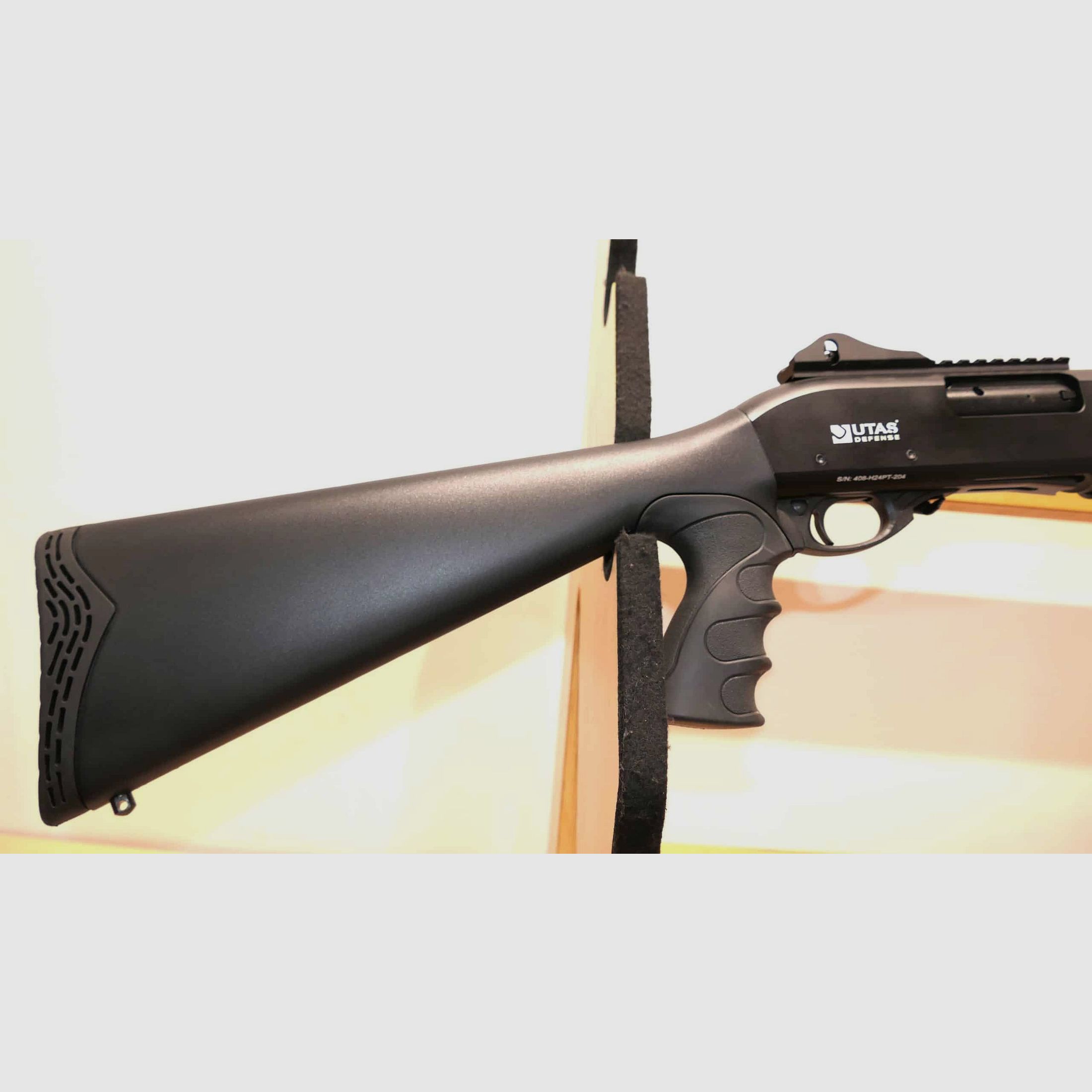 Vorderschaftrepetierflinte Utas Defense mit gezogenen Lauf 61 cm + Mündungsbremse Kal. 12/61 cm, Bild 2 von 9