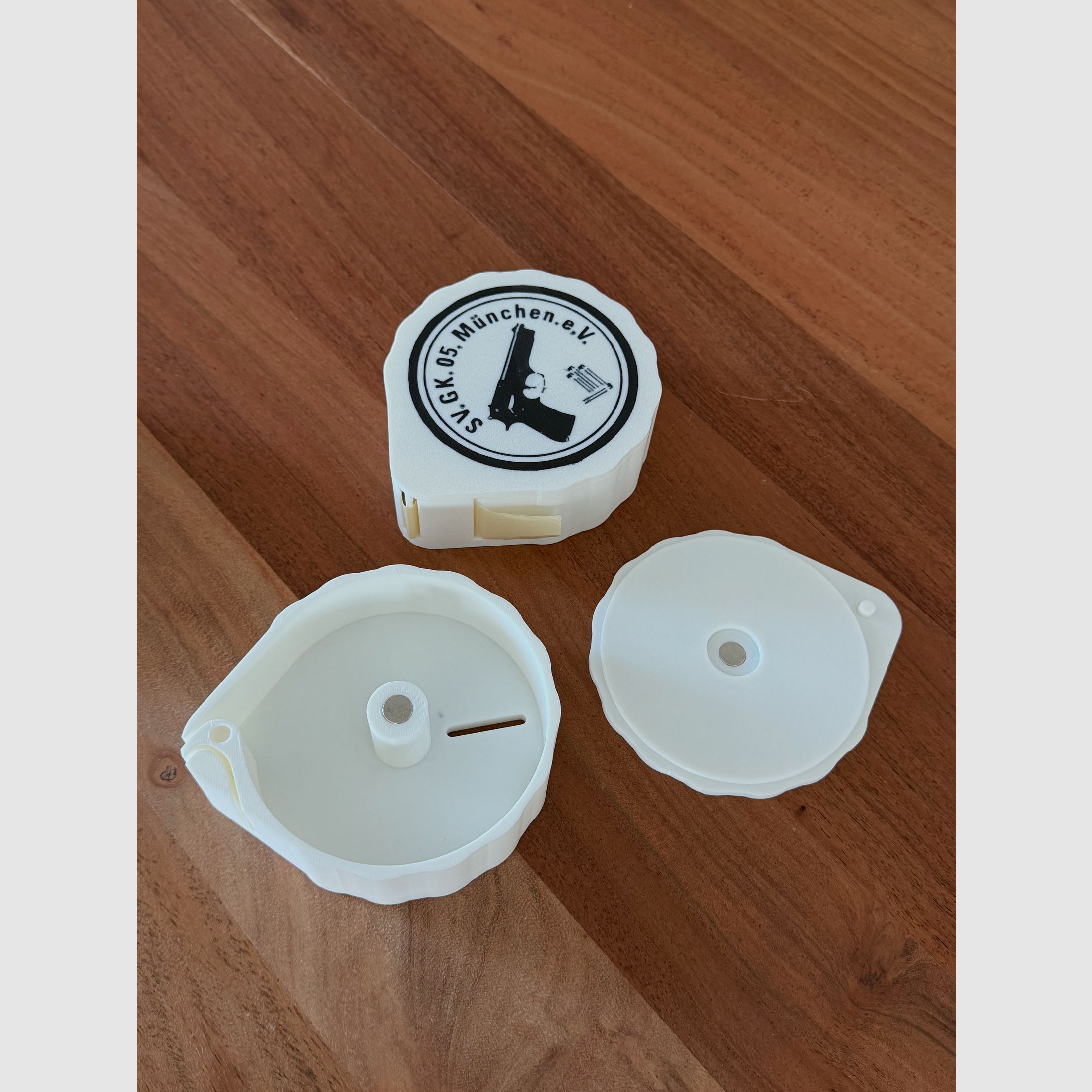 Schusspflasterspender Patch Dispenser für max. 20mm 2000 Stk. Rolle personalisierbar inkl. Magnetverschluss