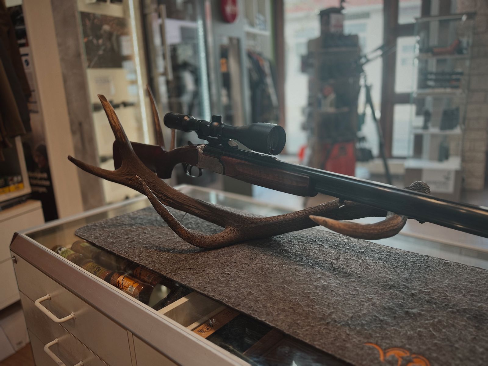 Sabatti BBF – 12/70 y 8x57 IRS – con cañón intercambiable 5,6x52R – Meopta Meostar R1 3-12x56 