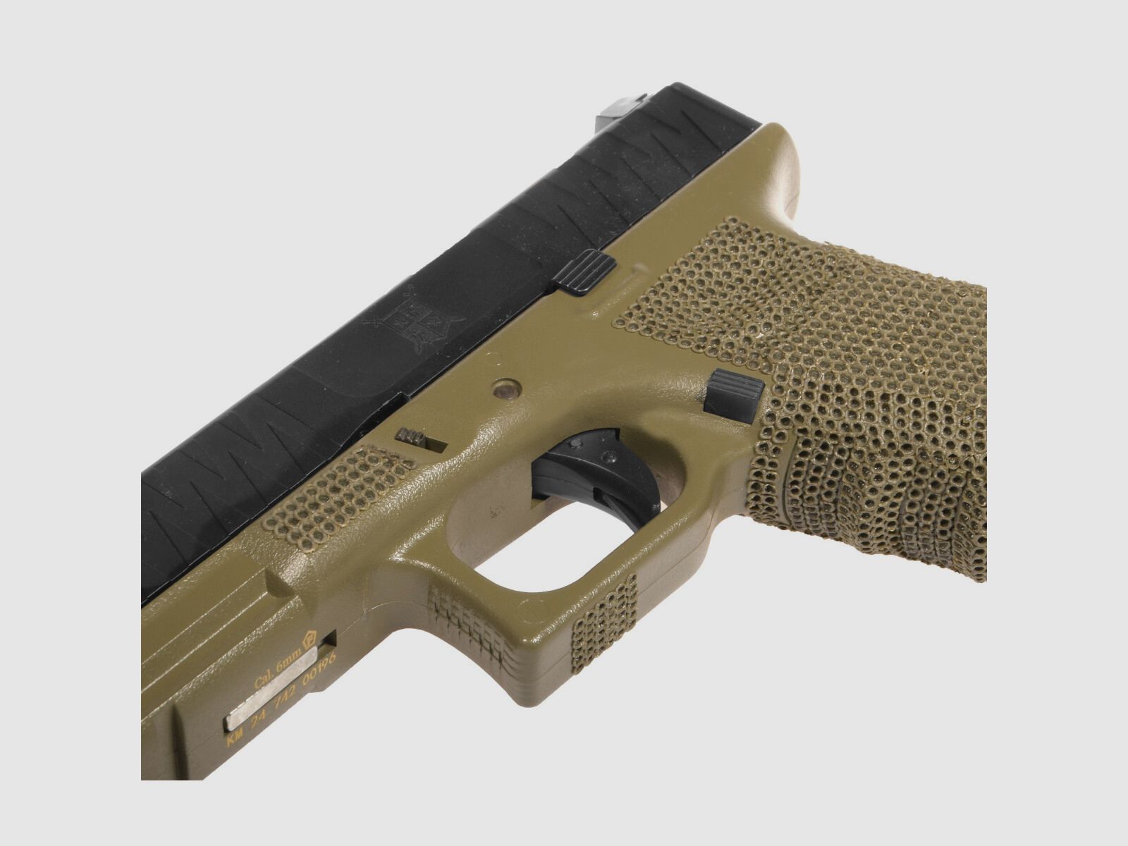 P05 GBB Airsoft Pistool met Grip Stippling in Olijf | Delta Armory