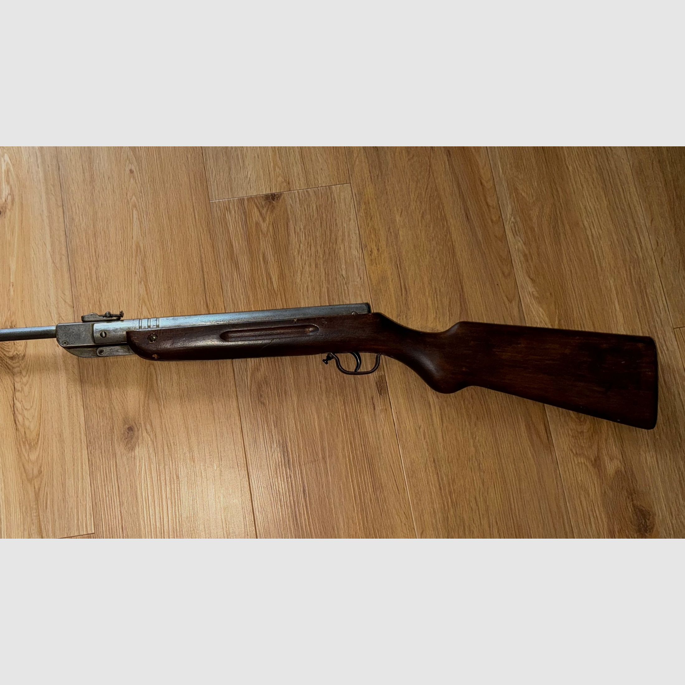 Offering air rifle Haenel Suhl model III-284 with renewed wear parts, such as spring, seals, trigger, etc.
