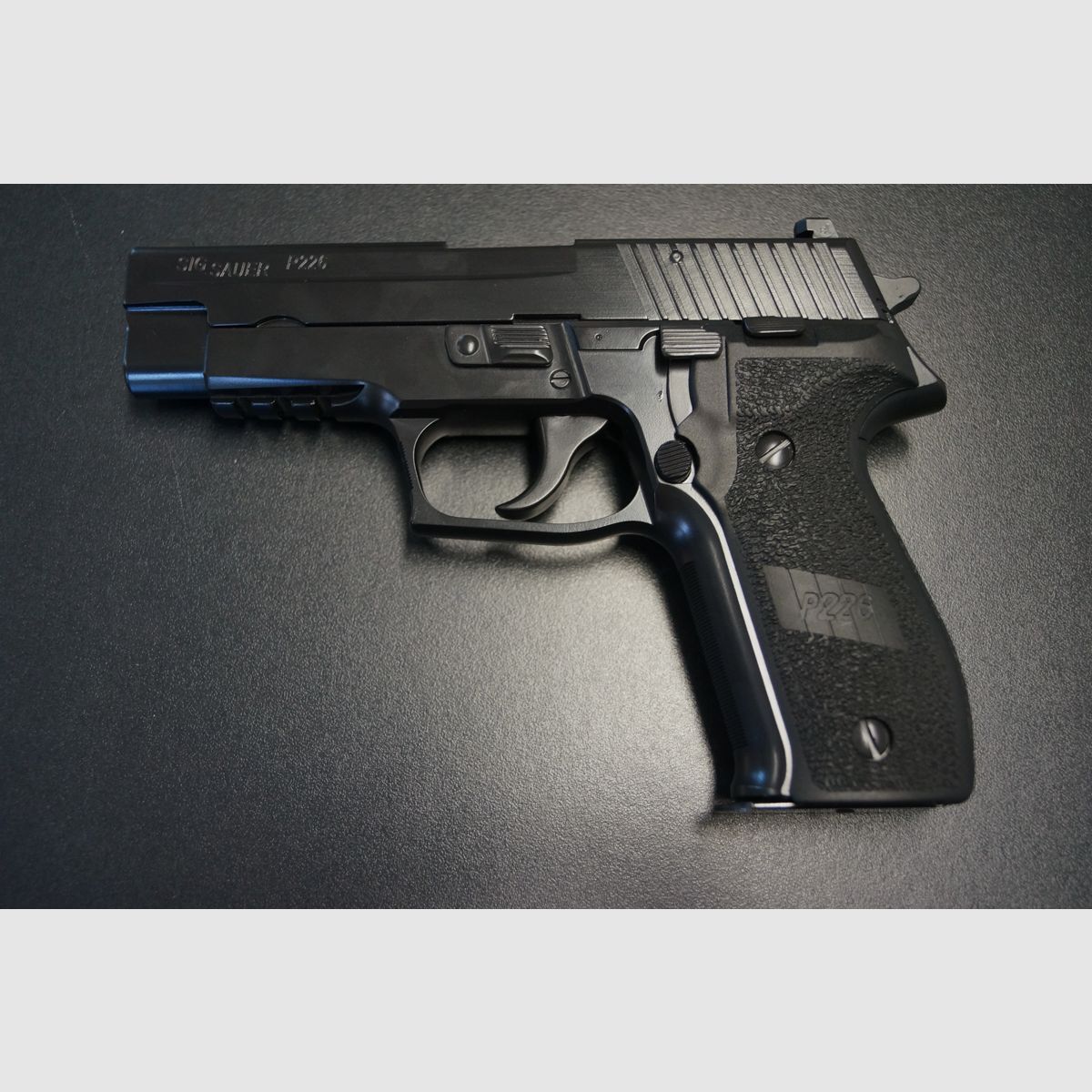 Sig Sauer P226, image 4 of 4