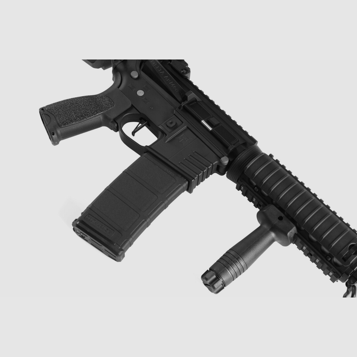 AR15 CQB-R ALPHA Vollmetall Vollmetall Delta Armory Schwarz S-AEG Airsoft Gewehr Frei ab 18 Jahren