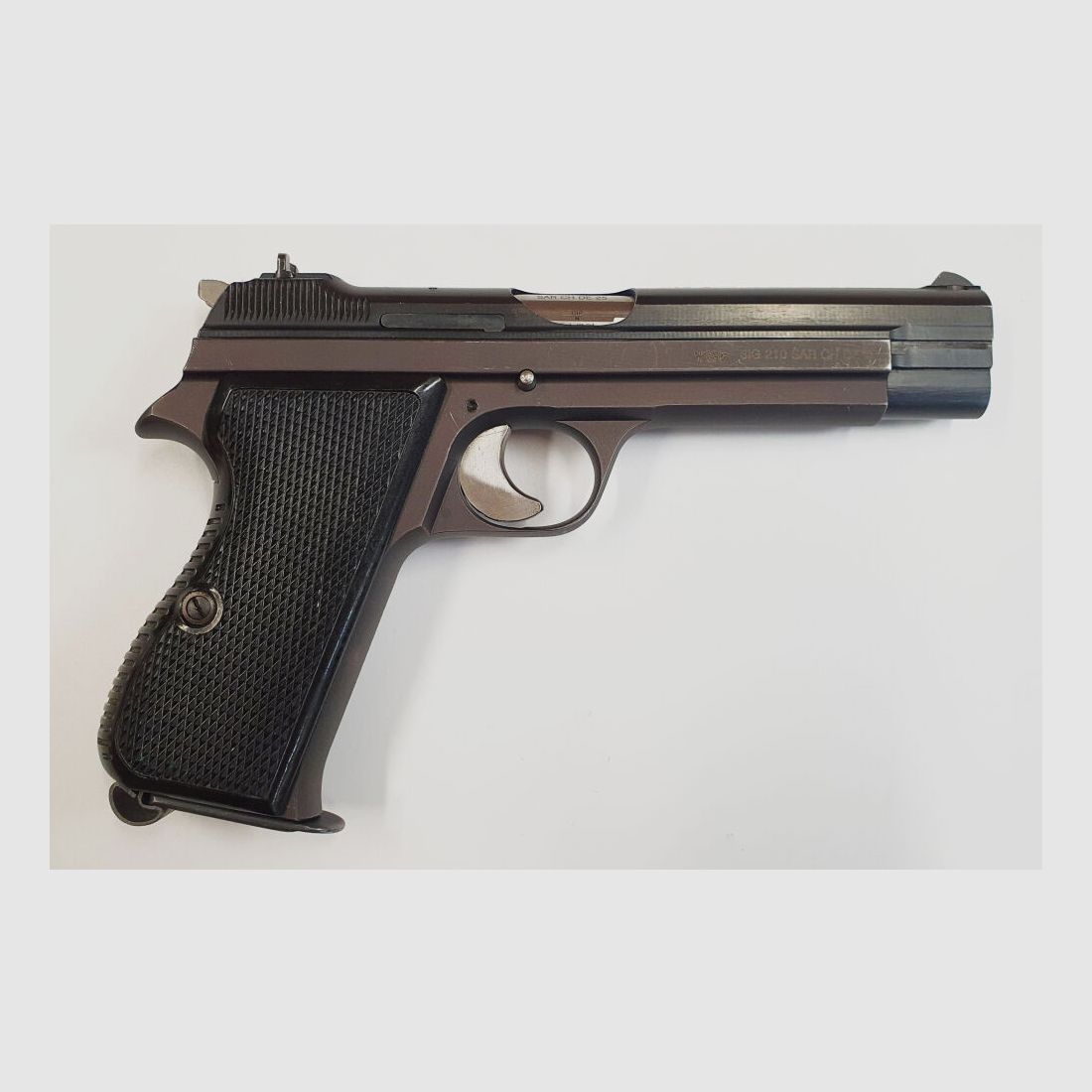 Pistolet SIG P210-2 en calibre 9mm Luger (9x19) incluant un holster et un chargeur de rechange, FABRIQUÉ EN SUISSE, image 6 sur 10