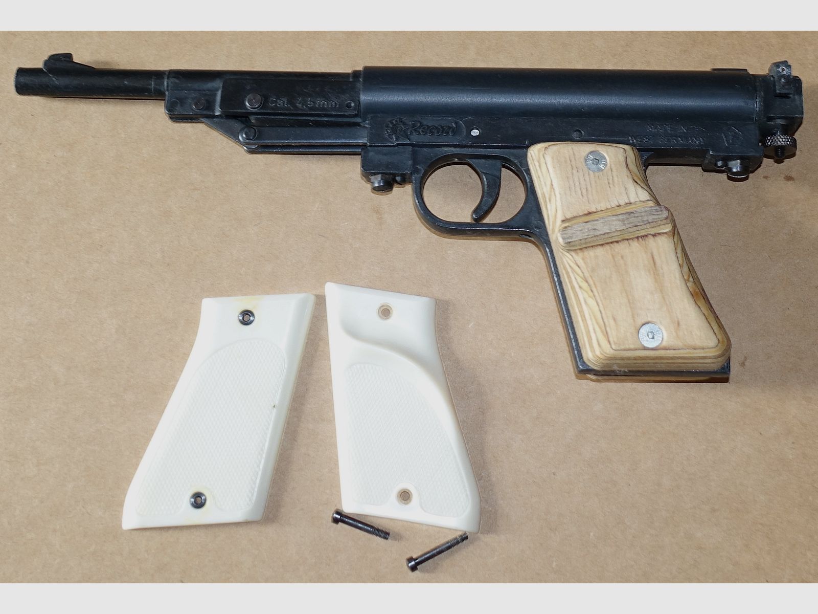 Luftpistolen Sammlung / 14 Stück / Walther Diana Umarex Lov Baikal Record usw.