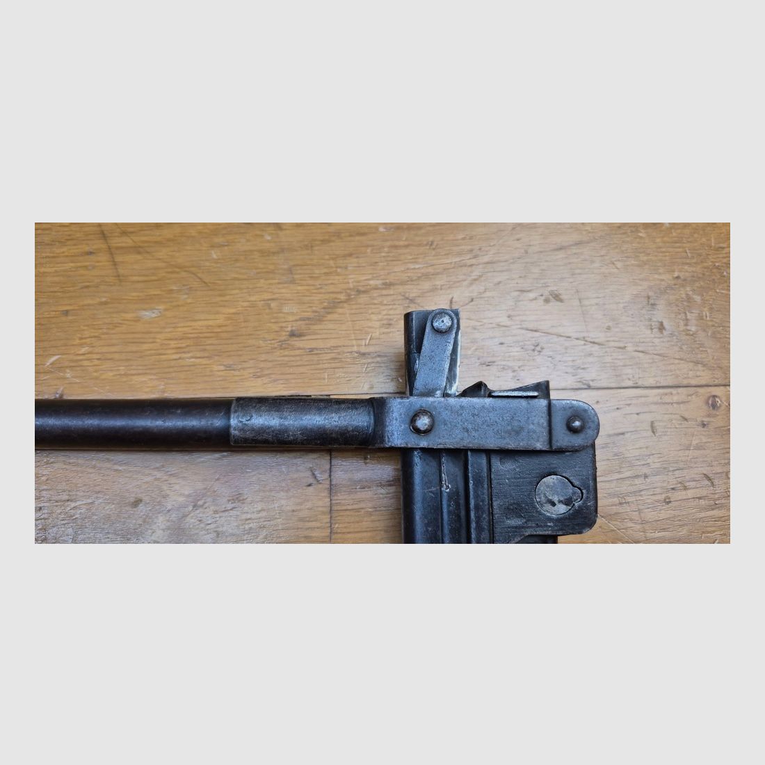 Magnifique chargette de pistolet Luger P08 – Indispensable accessoire du chargeur escargot ou « Trommel Magazin » – Rarissime Modèle AEG (le plus rare!) – Très beau poinçon et logo de fabricant – Parfait état – Pièce de collection rarissime ! – TBE+++, image 13 sur 16