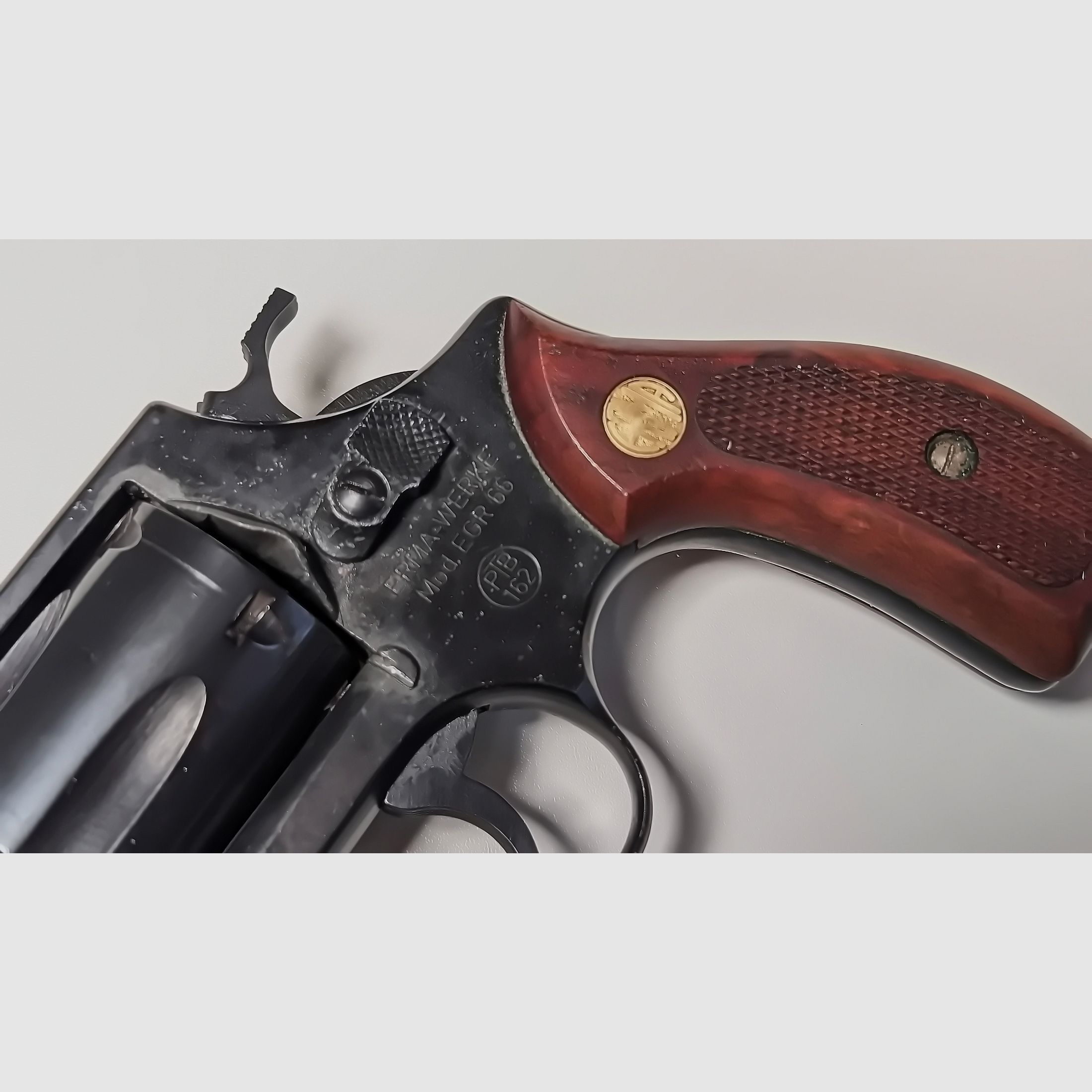 Pistola de fogueo ERMA EGR66