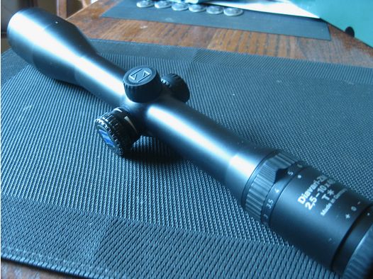 Klassiker = ZEISS Diavari ZM 2,5-10x48 mit Innenschiene und Absehen-4 mit Leuchtpunkt !! KEIN Blaser-Swarovski-Leica-GPO-DD-S&B-Sauer-Merkel-Mauser-Steyr usw. 