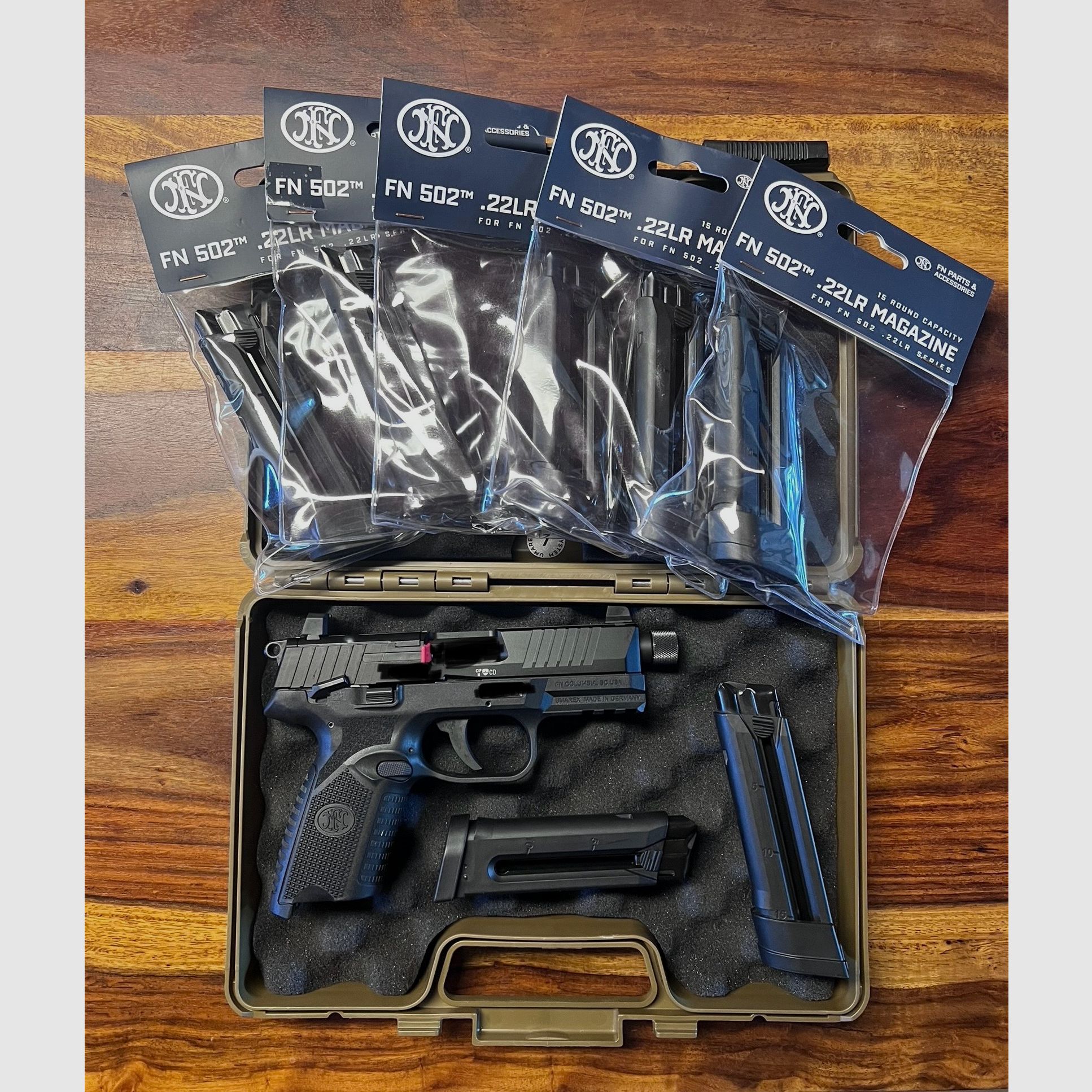 FN 502 (negro) + 7 cargador