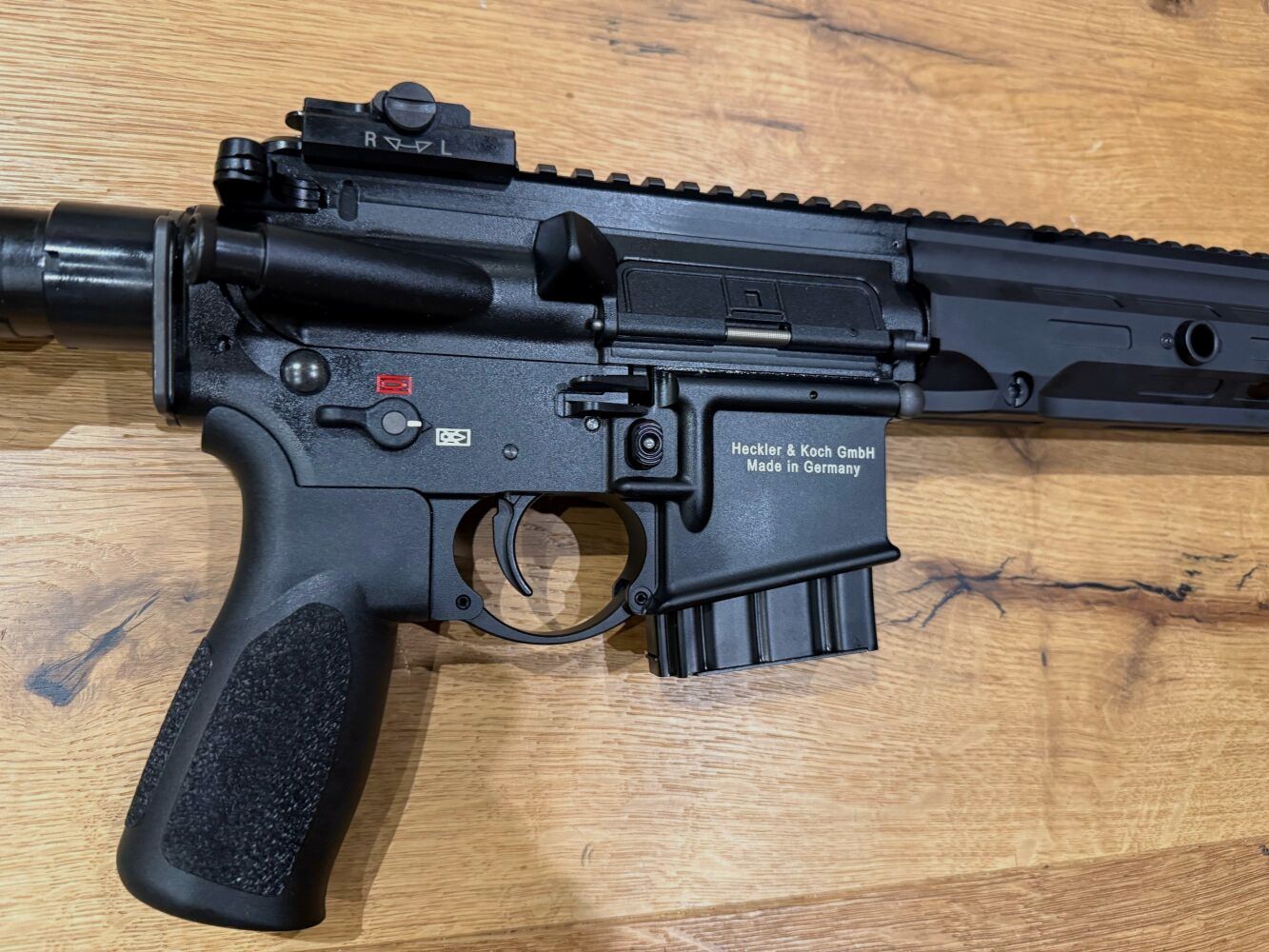 Heckler und Koch MR223, version A3, cal. .223 Rem., 11", noir, garde-main fermé