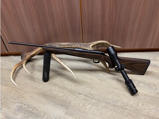 Mauser M18 Pure, mit Zeiss Conquest V6 2-12x50 M, mit Schiene