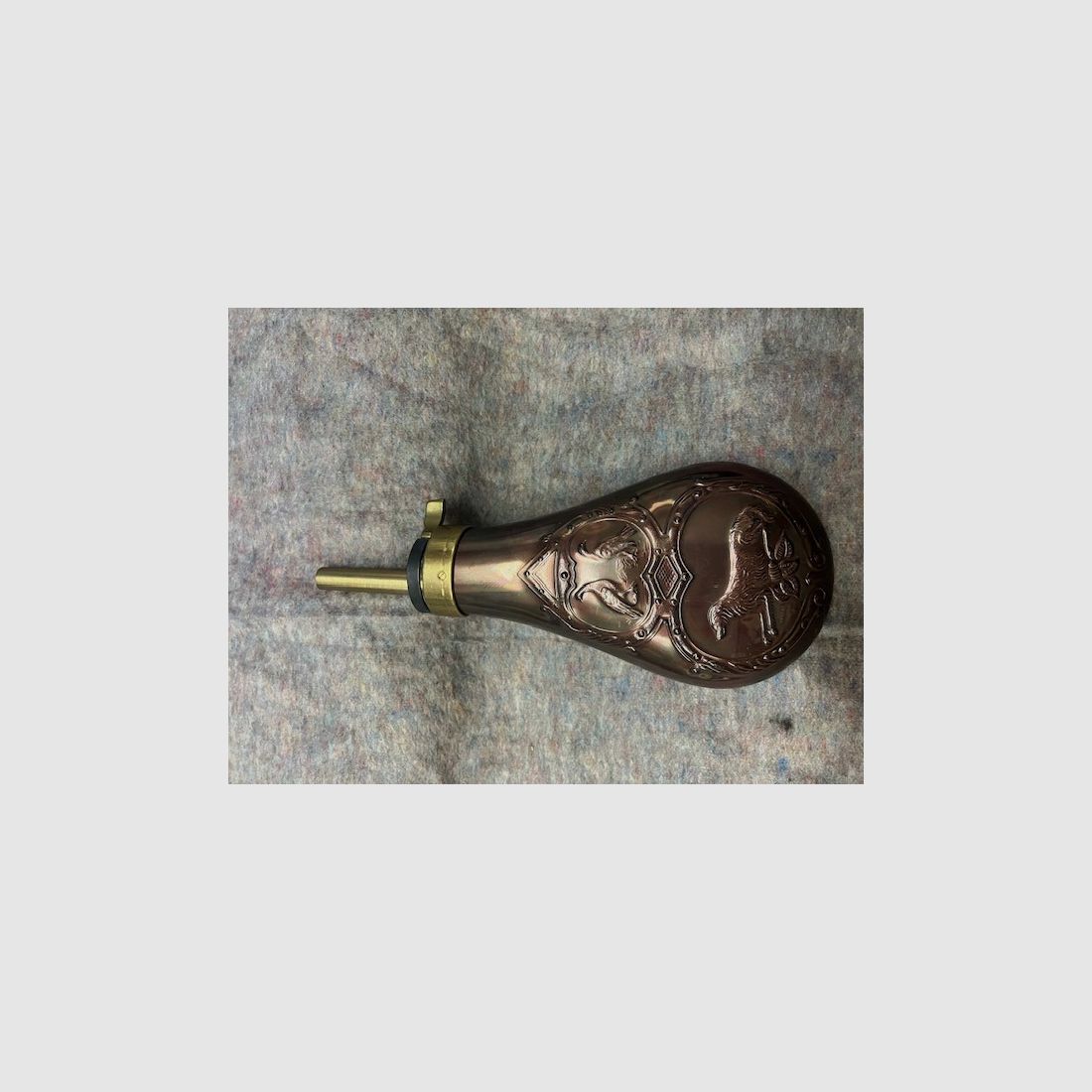 Pulverflasche mit Jagdhund Motiv