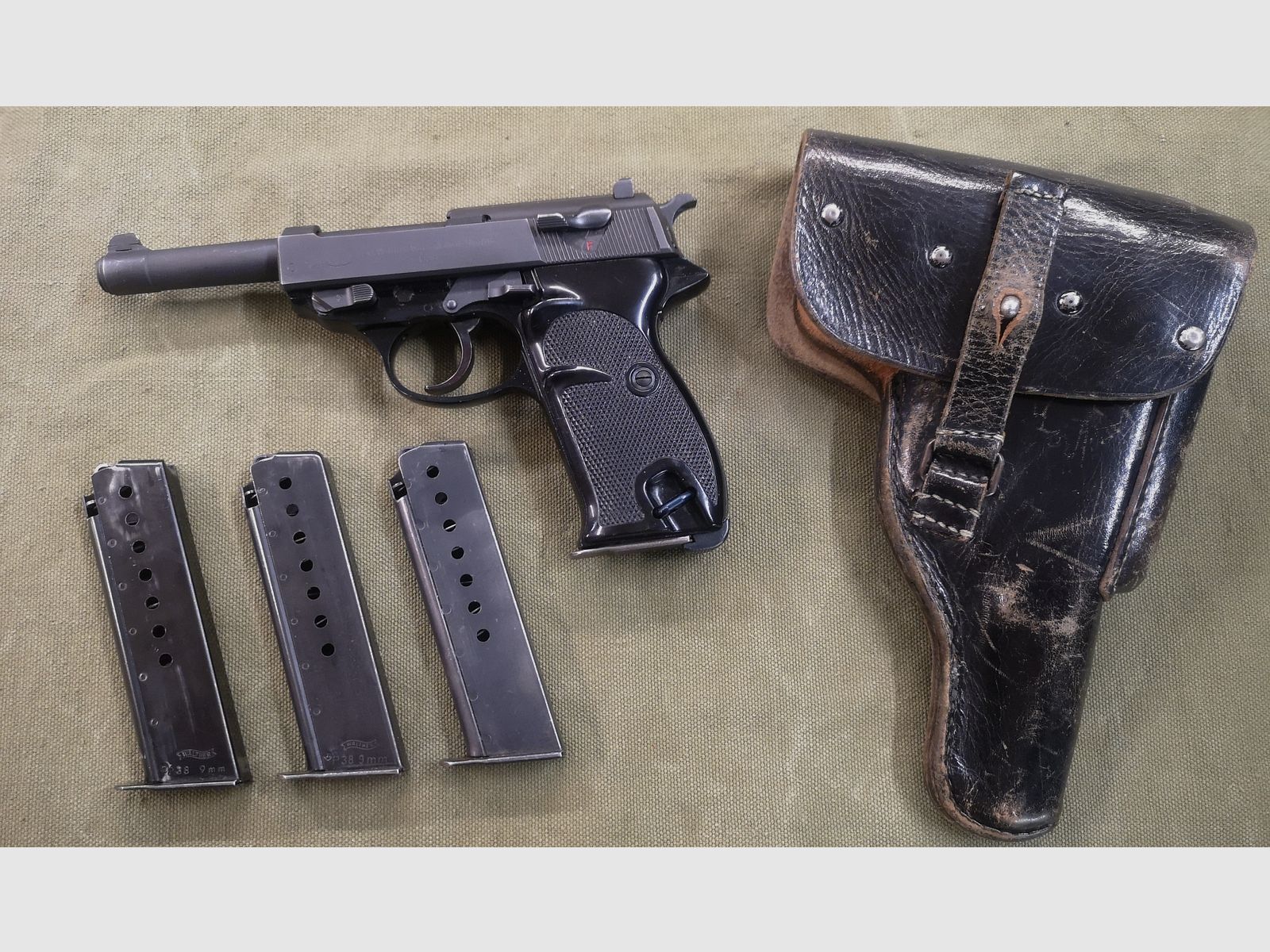 Walther P38 Pistolentasche und 4 Magazine