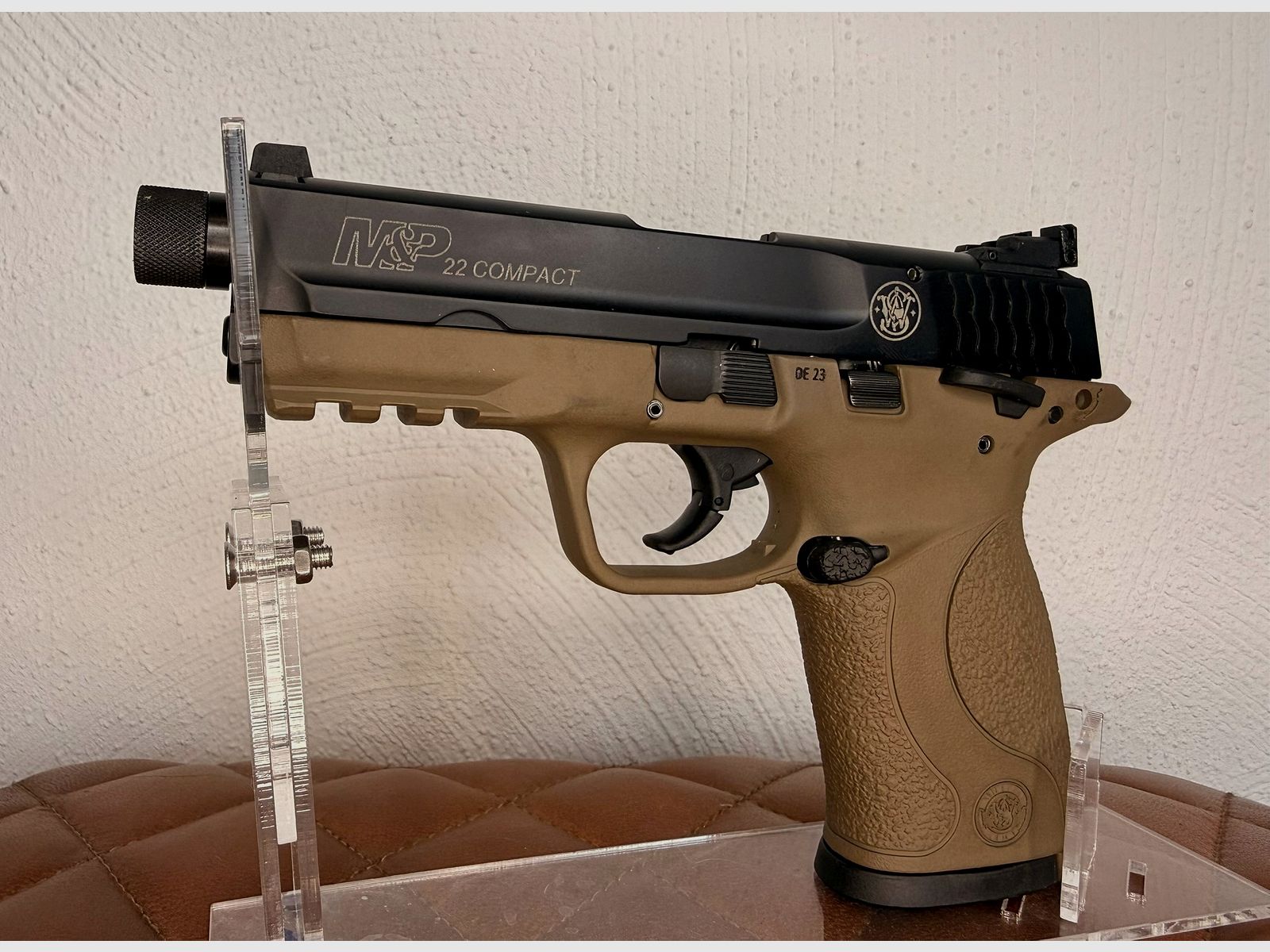 S&W Pistol M&P22 Compact, Suppressor Ready, 3.56" (FDE stock)