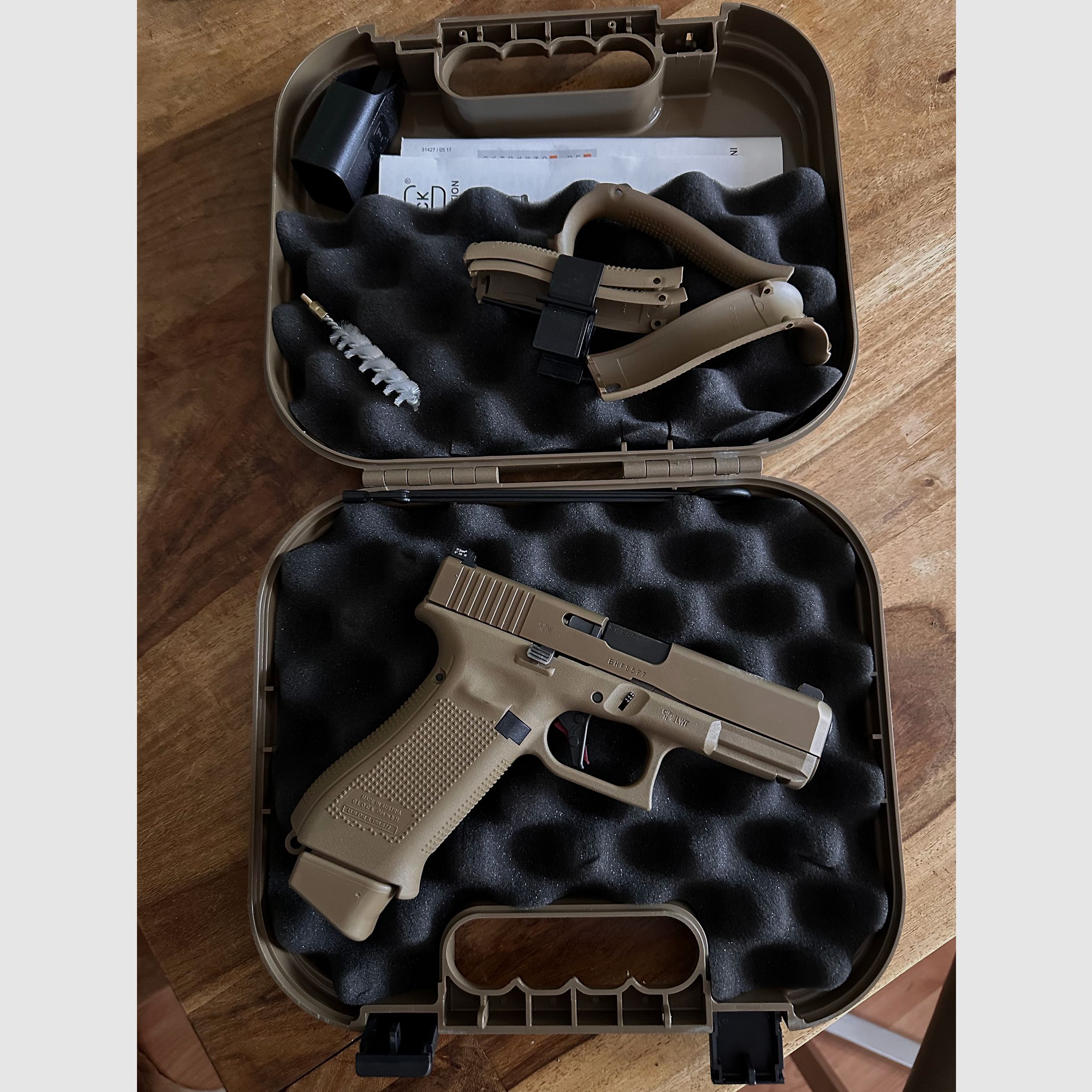 Glock 19x 9mm in Coyote Braun im Koffer, wie Neu, nur 2 Schuss!
