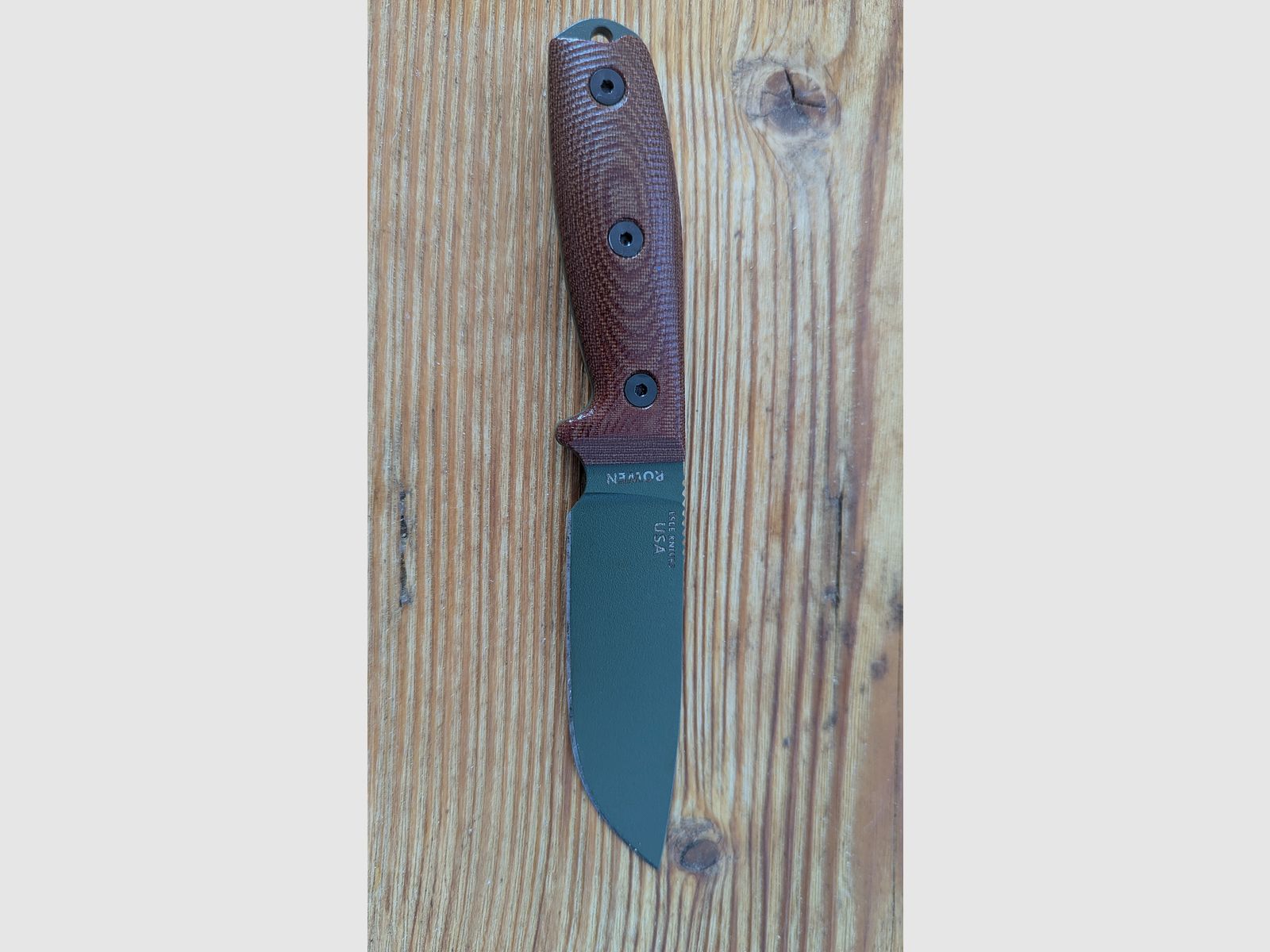 ESEE-4 Bushcraft- & Survivalmes met handgemaakte leren schede
