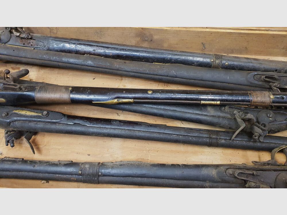 British Steinschlossgewehre für die Royal Niger Company um ca. 1830 in Transportkiste
