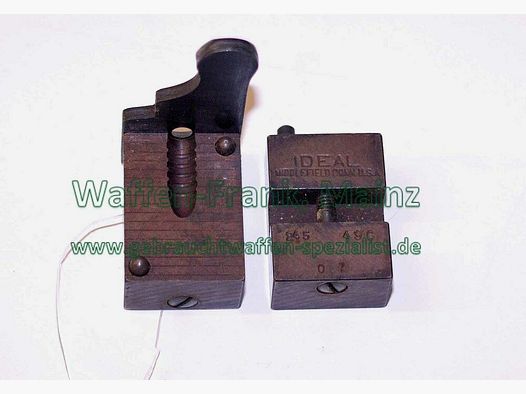 Lyman, USA casting mold for cartridge bullets
