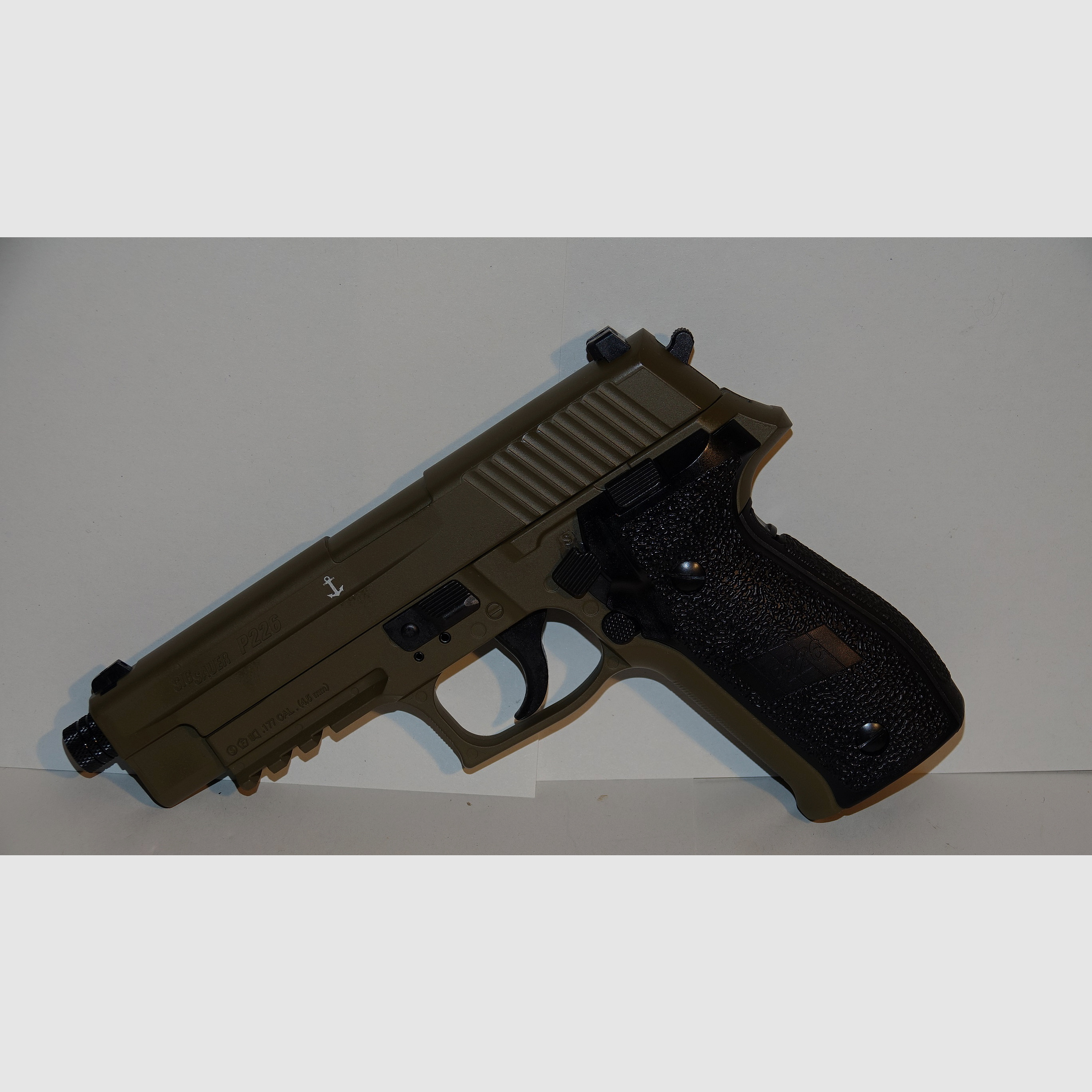  SigSauer P226 CO2 Pistool BlowBack in zeldzaam TAN BEIGE / DARK Earth als nieuw