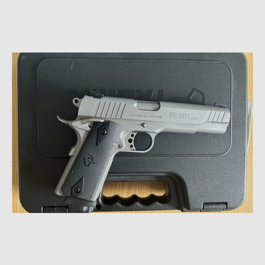 Pistole Taurus Model PT 1911 Stainless Steel .45Auto