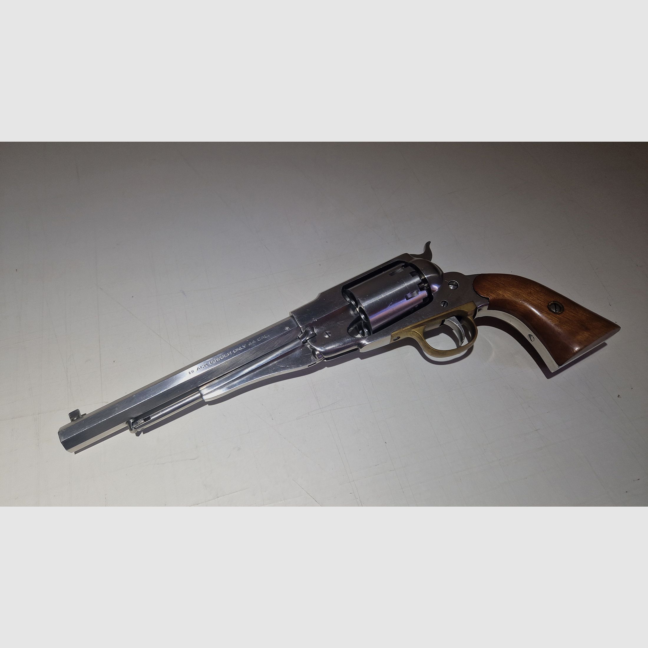 Revólver de percusión Pietta 44 con cañón de 8 pulgadas