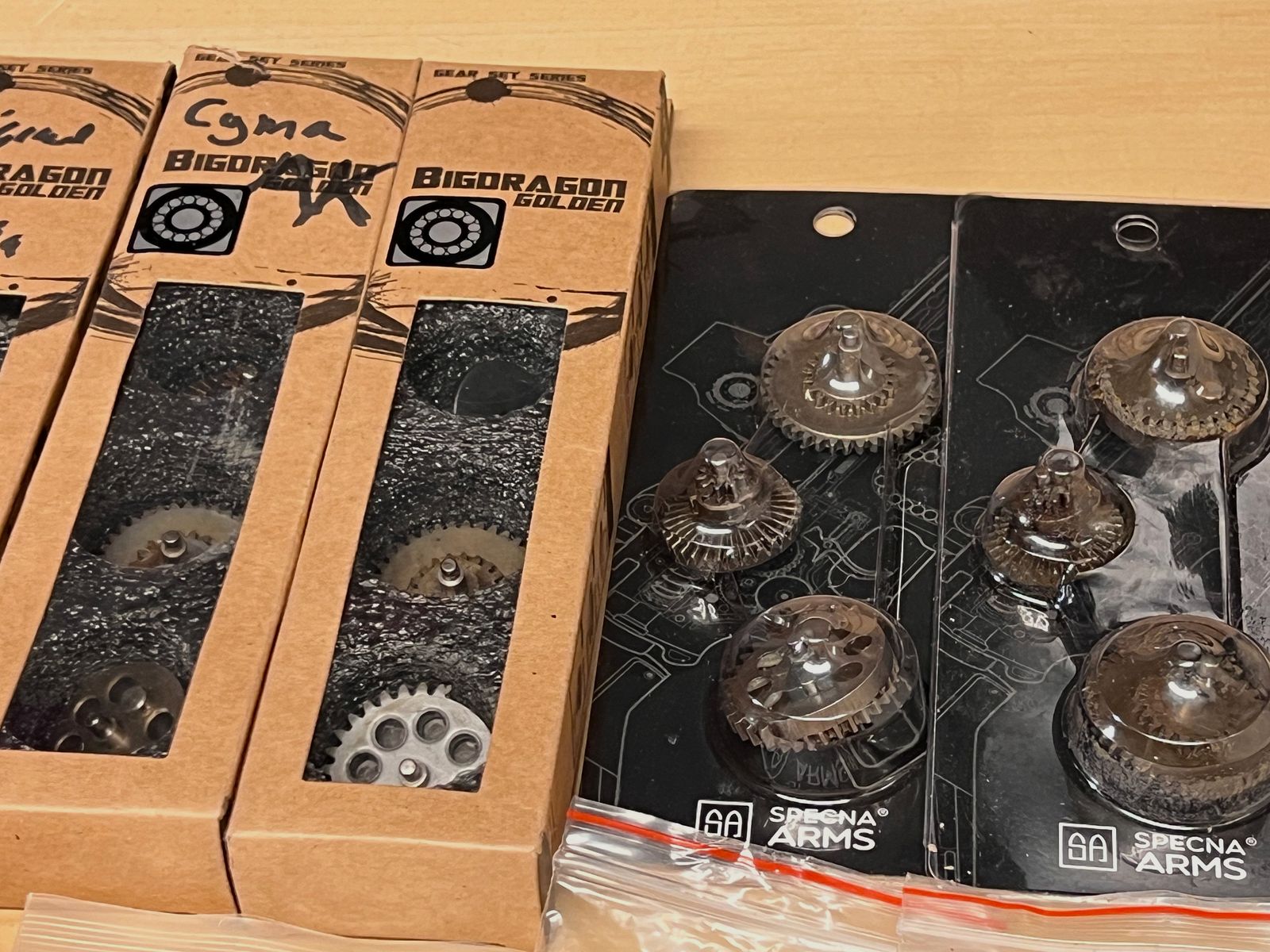 Convolto di set di ingranaggi originali di vari produttori come Cyma, G&G e altri