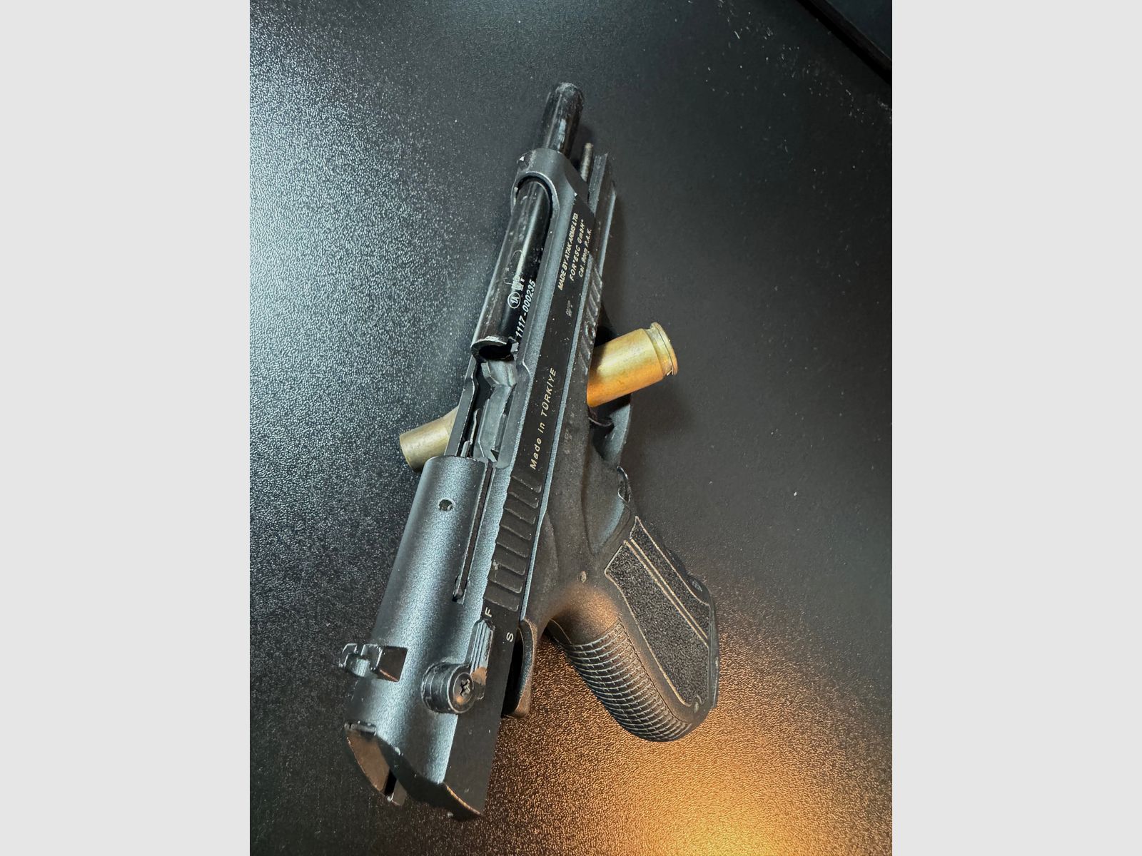 Zoraki 918 9 mm P.A.K. incluye maletín, cargador de repuesto y (multitud) lanzador