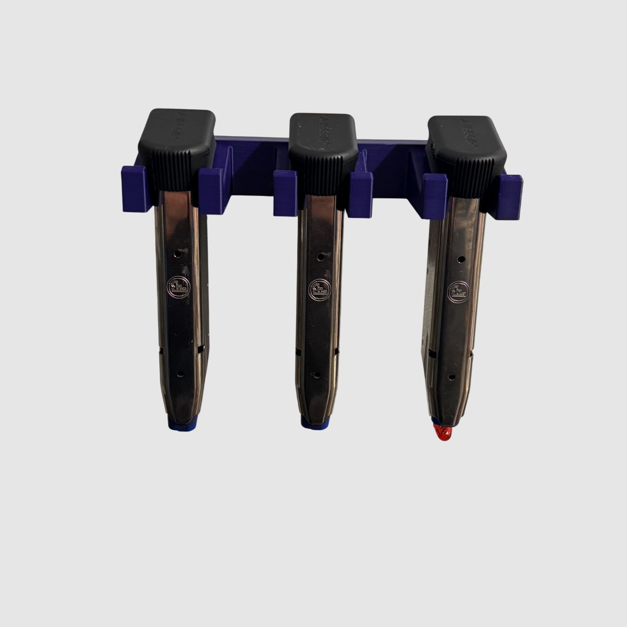 Magnetic magazine holder for AR-15, Glock & CZ – Space-saving & no drilling