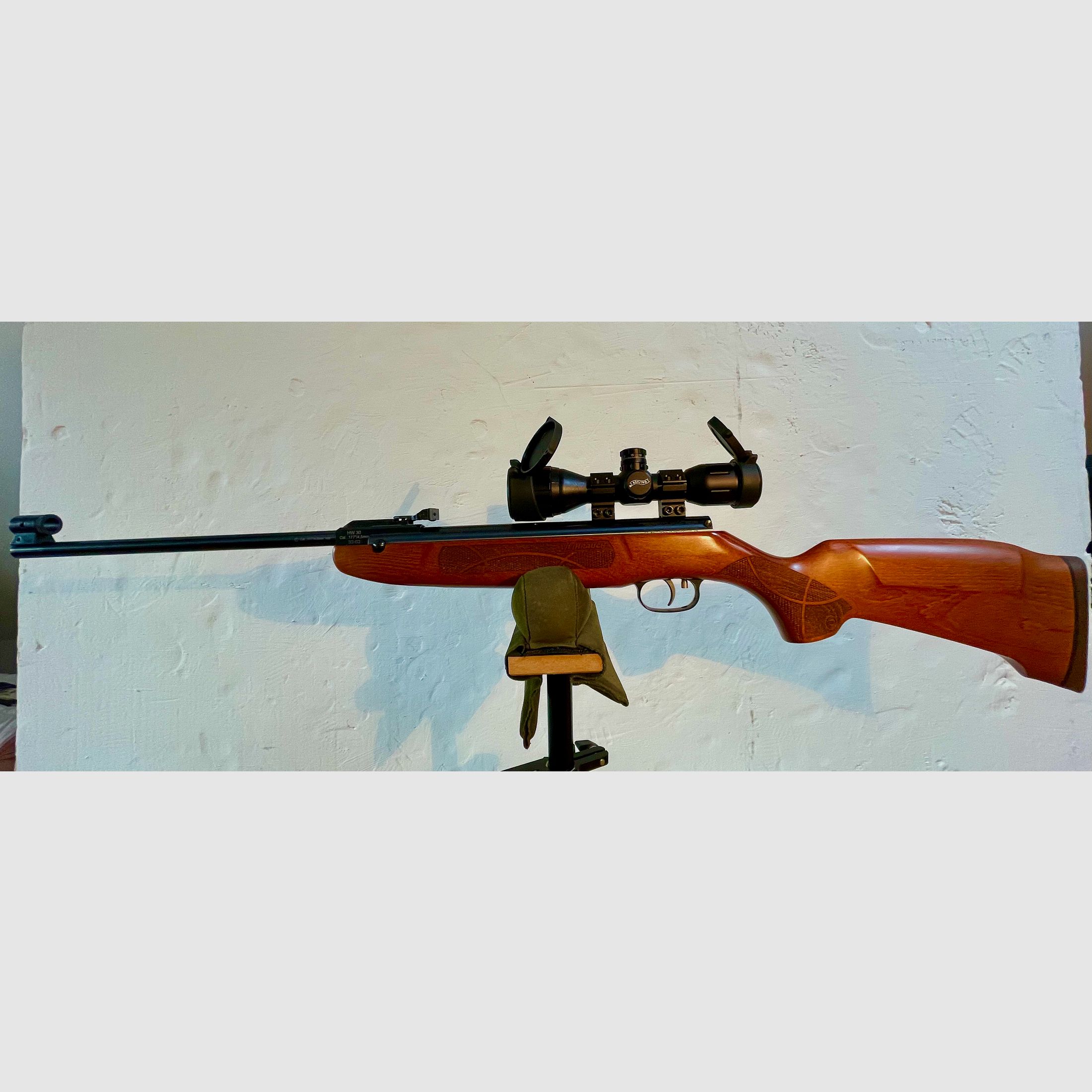 Attraktives Luftgewehr Weihrauch HW 30 S mit Walther Zielfernrohr 4x32