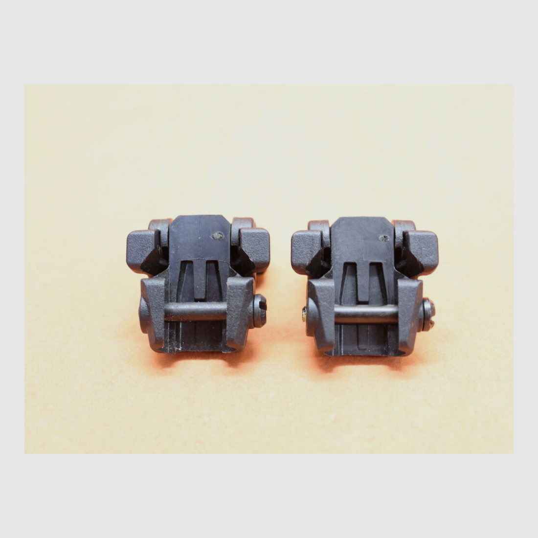 Magpul Magpul MBUS Mira delantera y trasera plegable SET Montaje de guardamanos Polímero Negro Klappkimme y Klappkorn