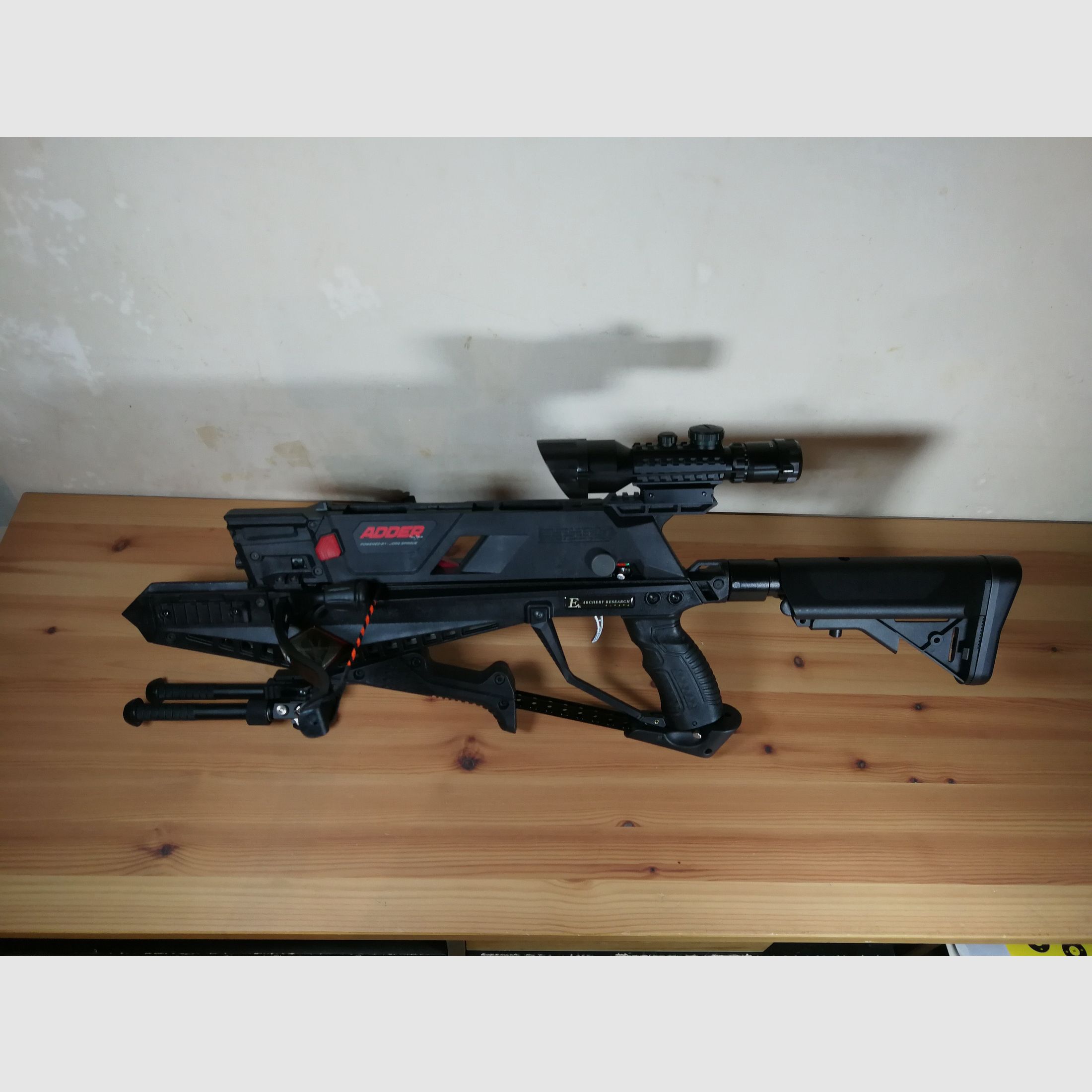 ADDER COBRA SYSTEM 130 LBS + 7 SCHUSS POLYMER MAGAZIN + 7 SCHUSS METALL MAGAZIN + OPTIK 3-10x42 Gr/Ro Bel & OPTIK 4x32 + METALL STANDBEIN