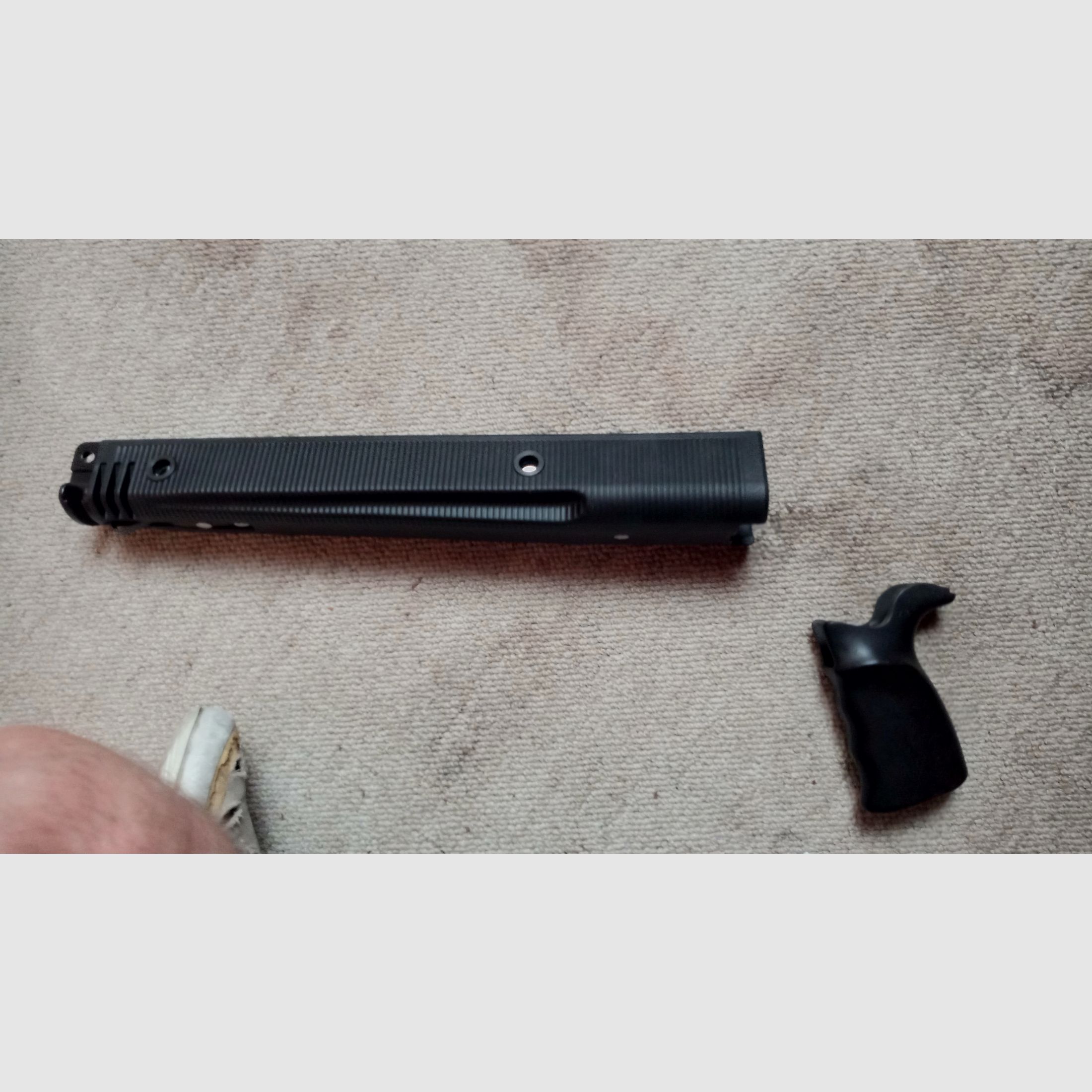 Moderner AC Unity G3 Trapezhandschutz  & Pistolengriff in Schwarz  - Aftermarket Wide Handguard