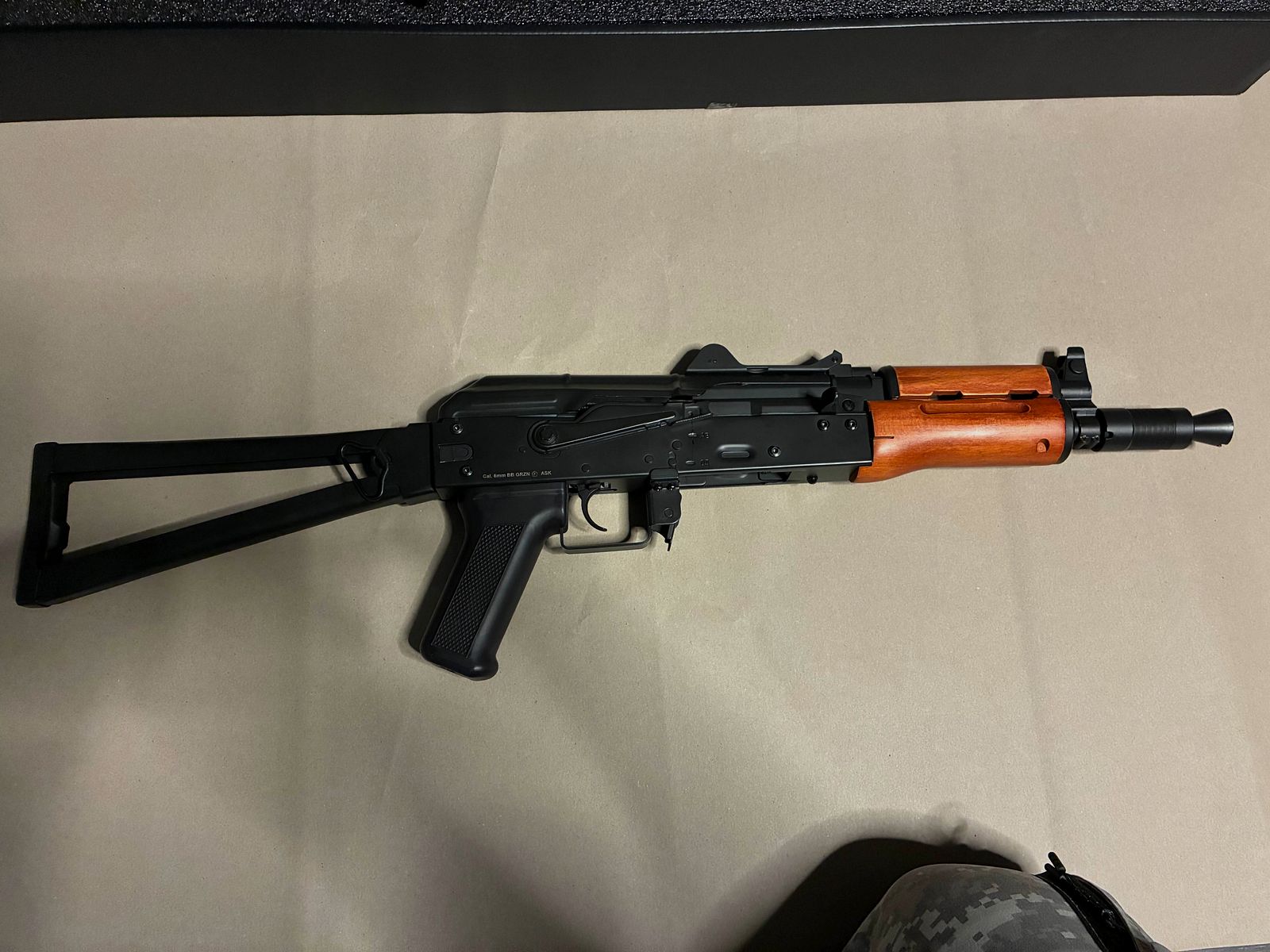 APS AKS74U Airsoft S-AEG 1,4J – OVP + 3 Mid-Caps + Extras