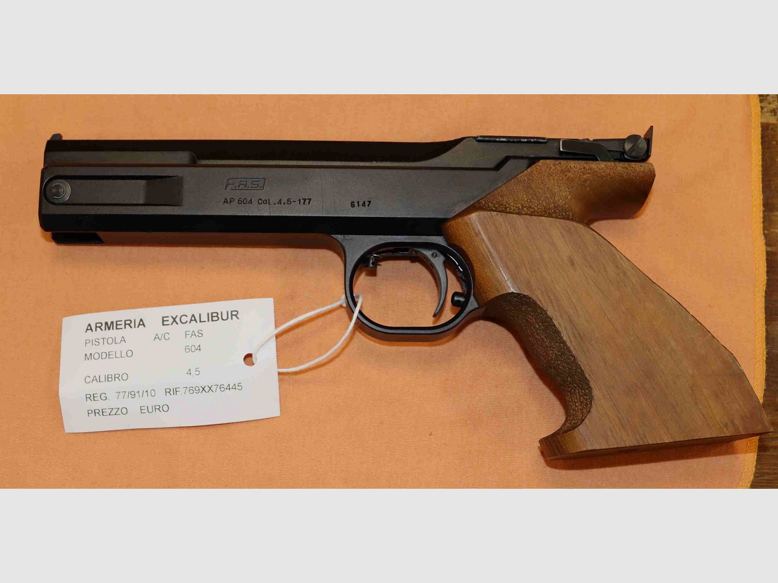 Pistole A/C Fas Modell 604 Kaliber 4.5, Bild 1 von 5