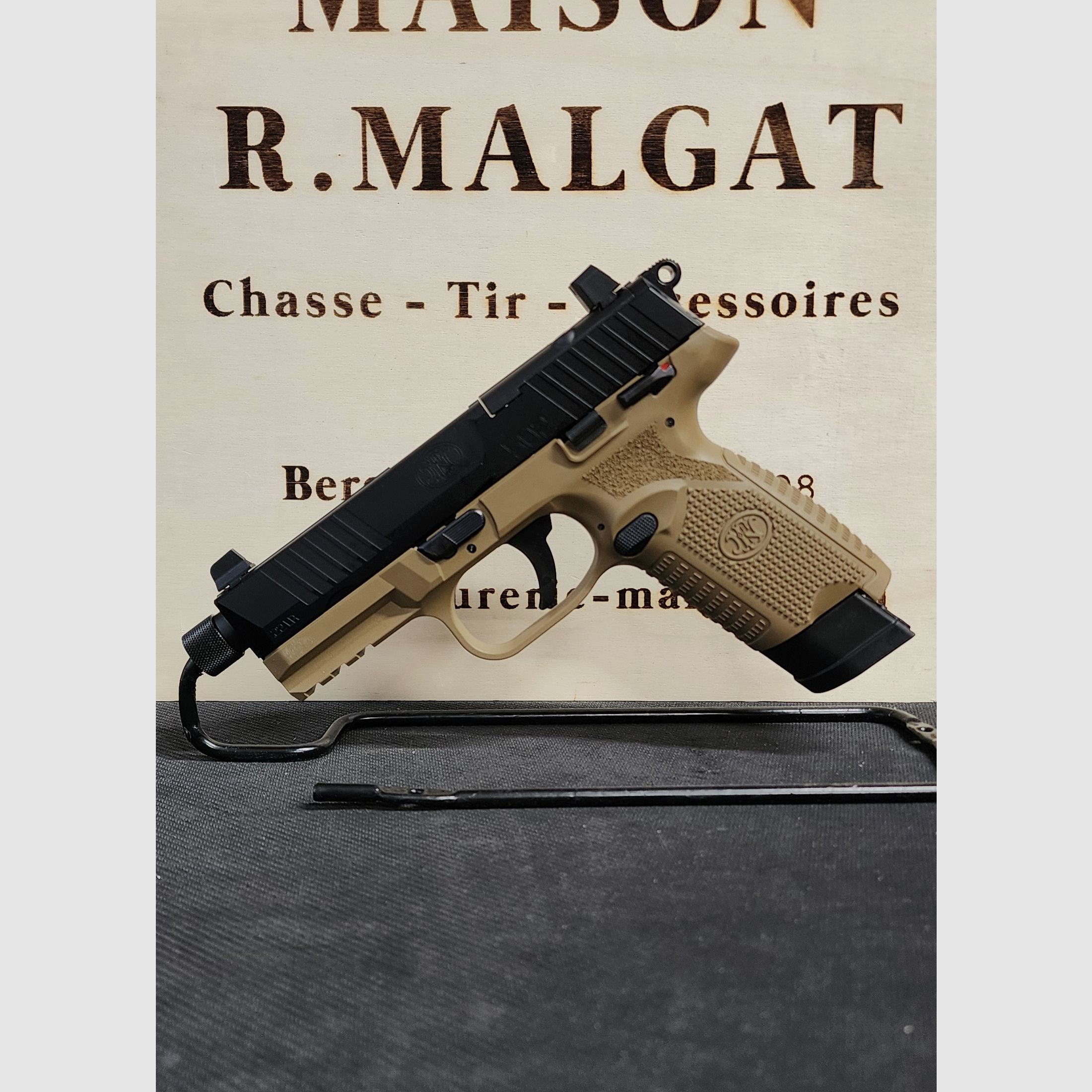 FN HERSTAL 502 Tactical Bi-Tone Schwarz/FDE cal.22Lr (auf Lager), Bild 1 von 8