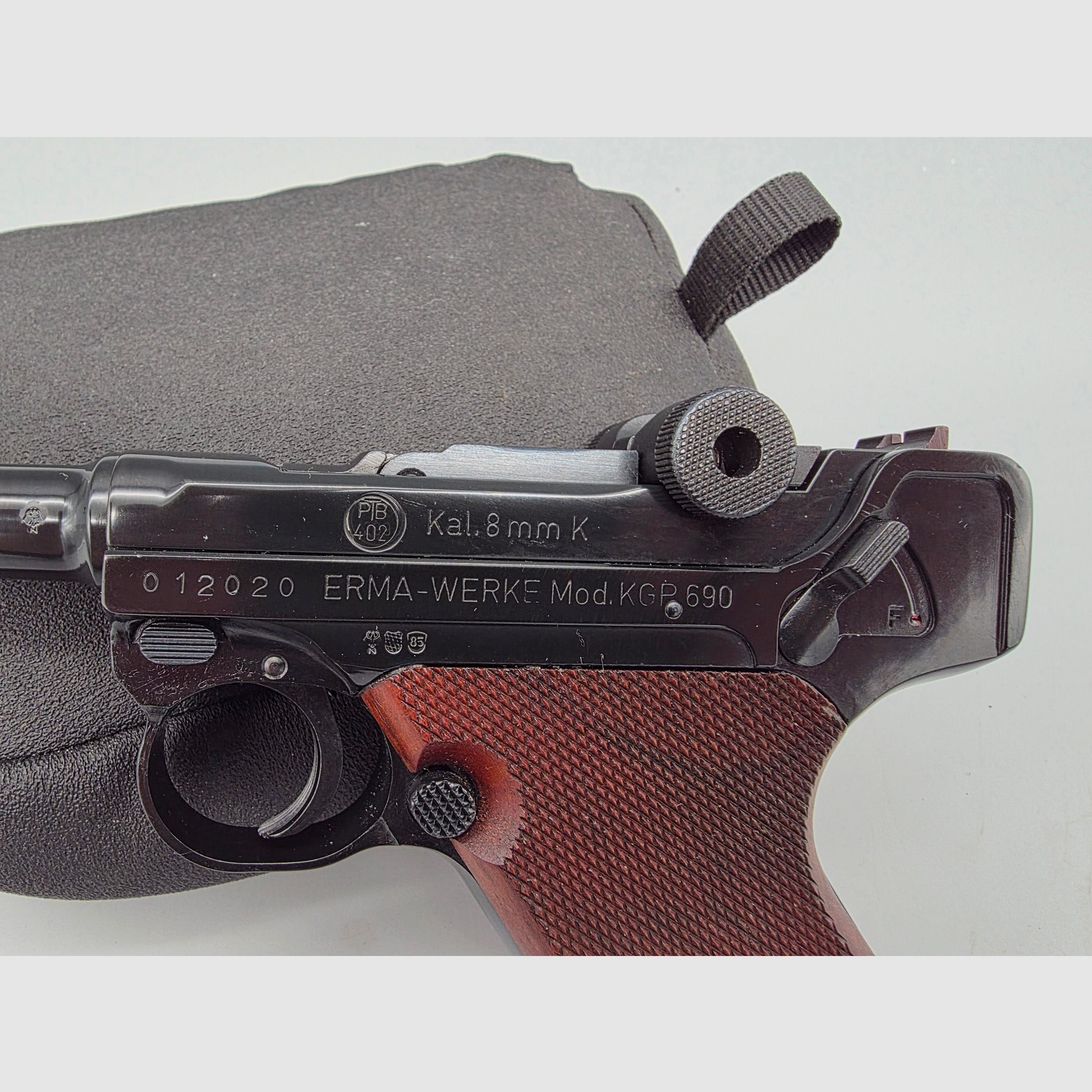Erma Mod. KGP 690 Estado de colección 8mmK P08 pistola de fogueo PTB 402 SRS rara KGP690