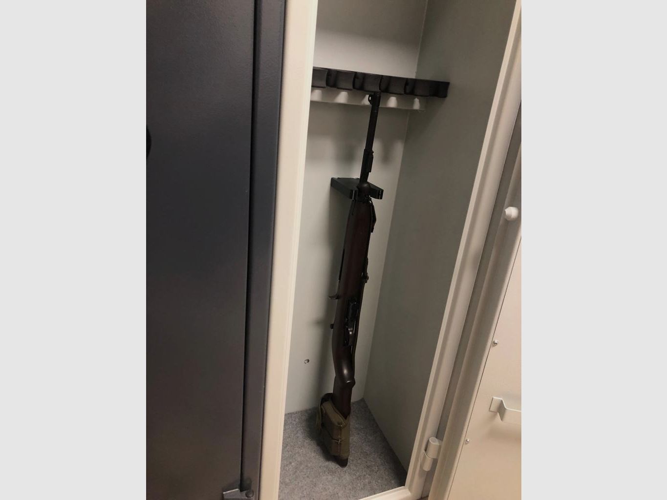 Gewehrhalterung magnetisch - Ar15 MR223 AKM Saiga SP5 Karabiner Thompson PPSch HK B&T SIG Haenel WBP Heckler & Koch