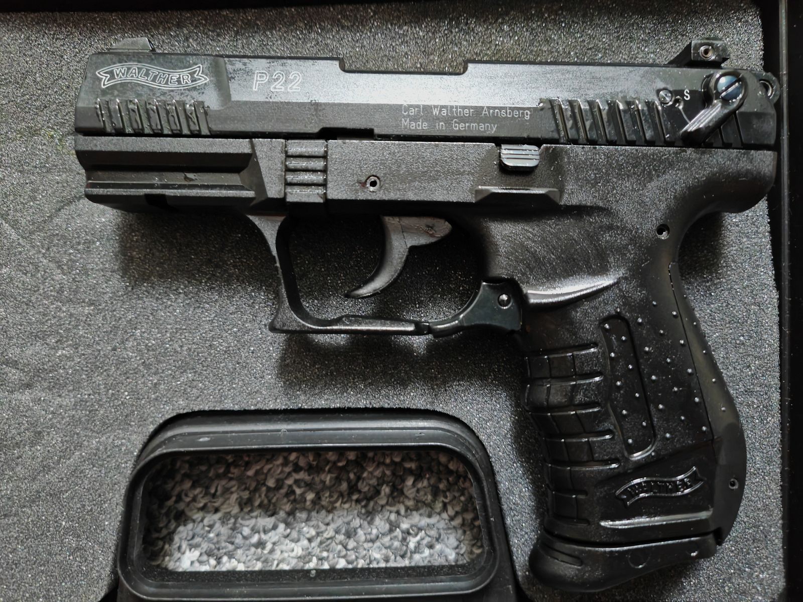 Umarex Walther P22 9mm P.A.K. in der ersten Ausführung mit Abzugssicherung und verstellbare Kimme samt Dämmerungsmarken | NEUwertig und selten