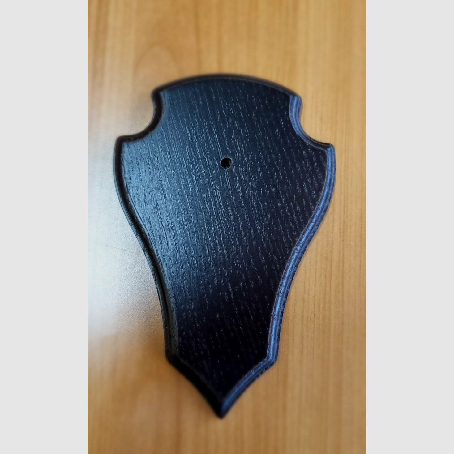 Massives Eichenschild für Rehbock – Spitz – 23 x 15 cm