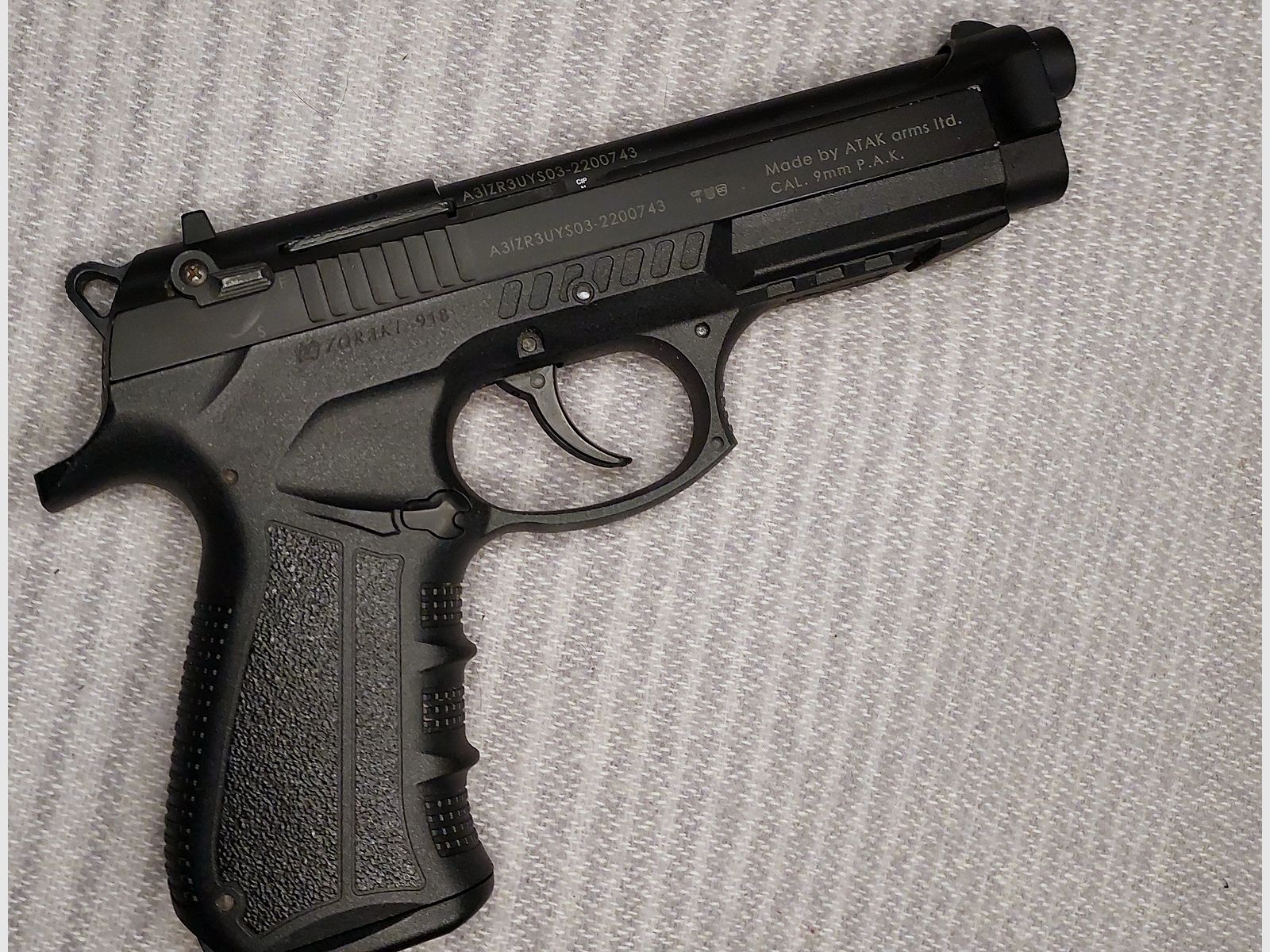 Zoraki 918 9mm P.A.K. schwarz (PTB 1024) mit zwei Magazinen