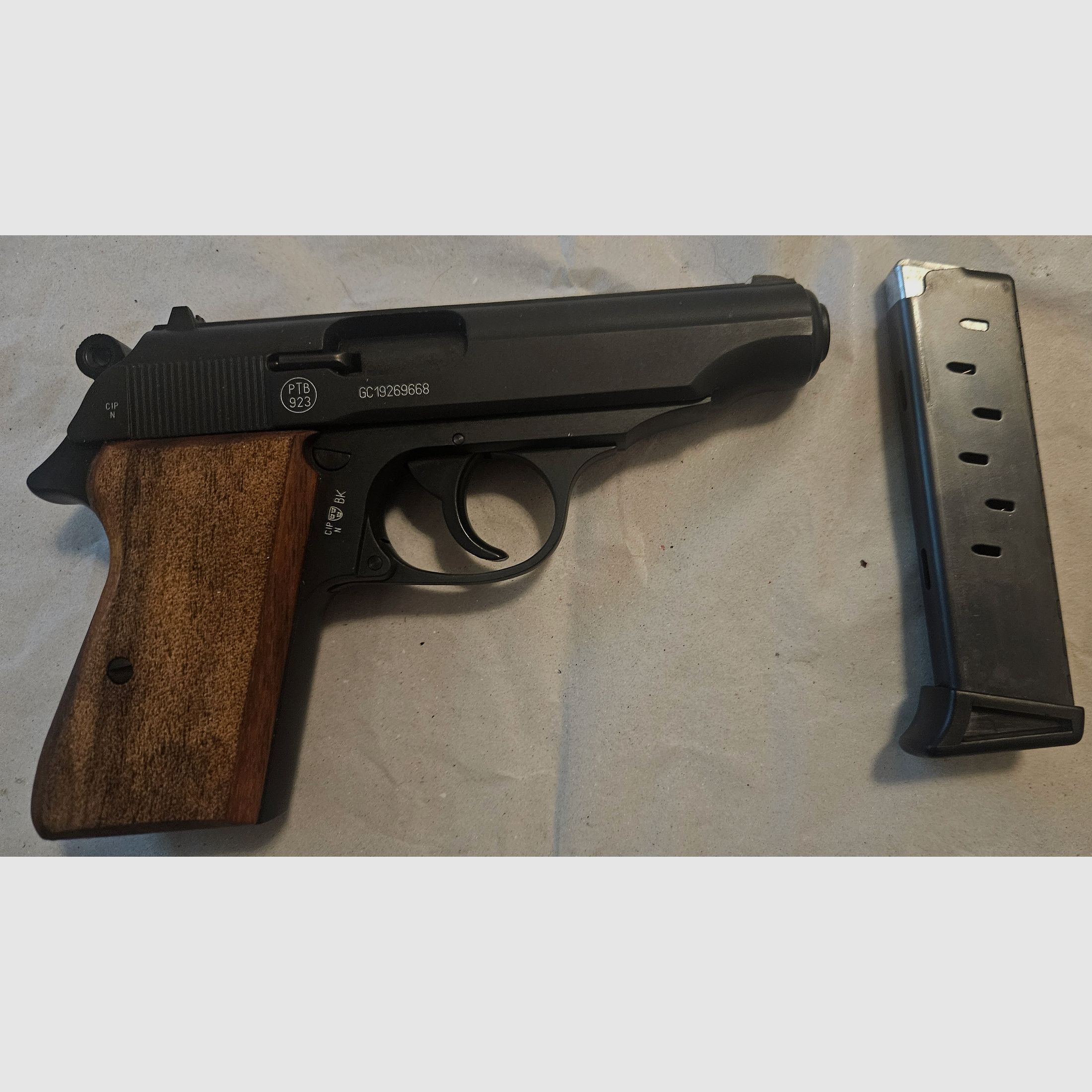 Walther PP Schreckschuss Pistole Kal. 9mm P.A.K. schwarz brüniert braune Griffschalen