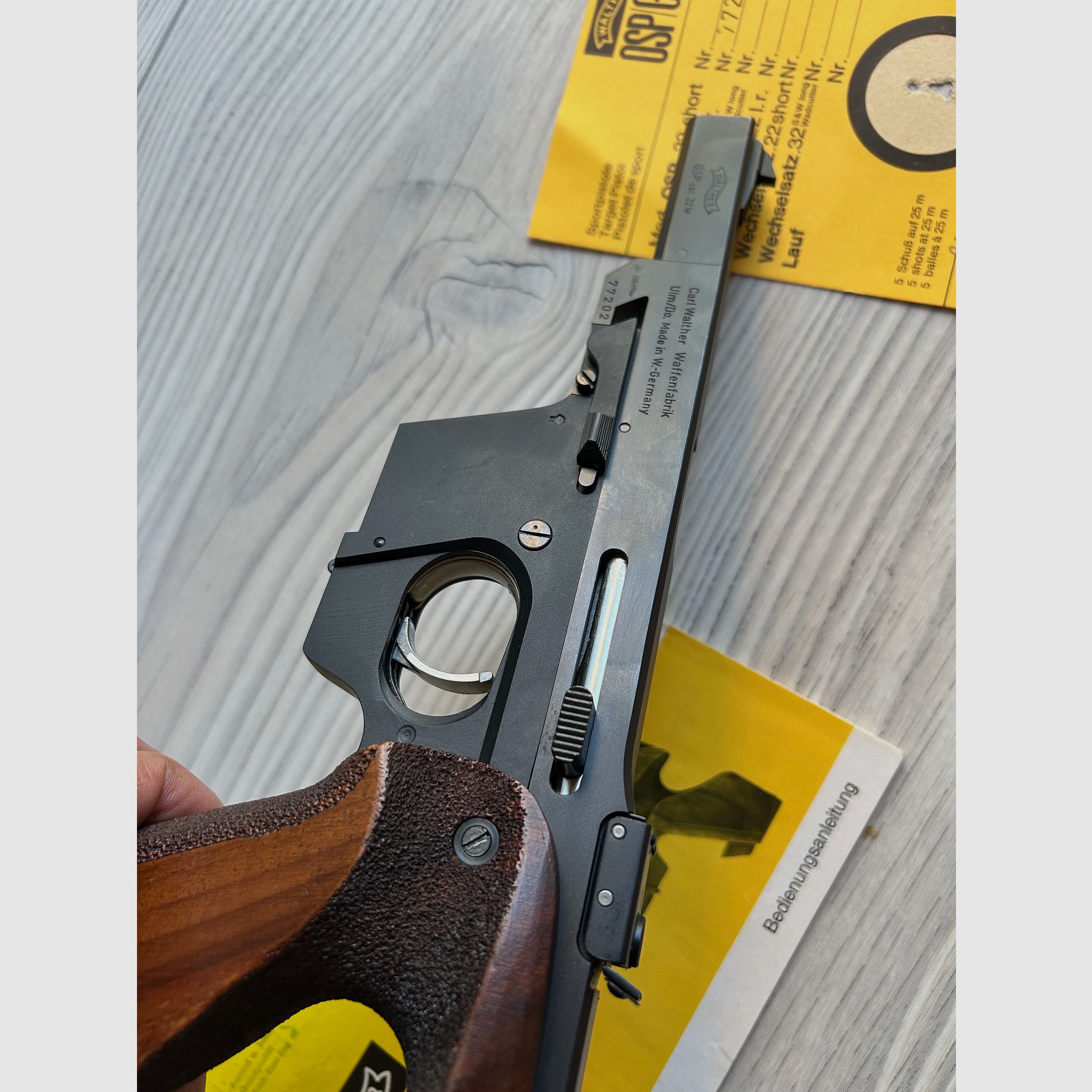 Pistola deportiva Walther GSP calibre 22 l.r. con 2x cargadores y maletín original