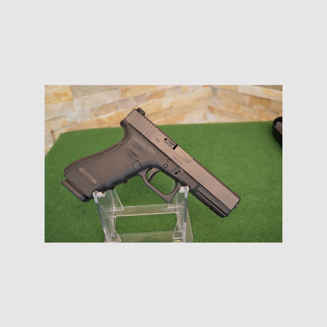 Glock 17 Generation 4 *