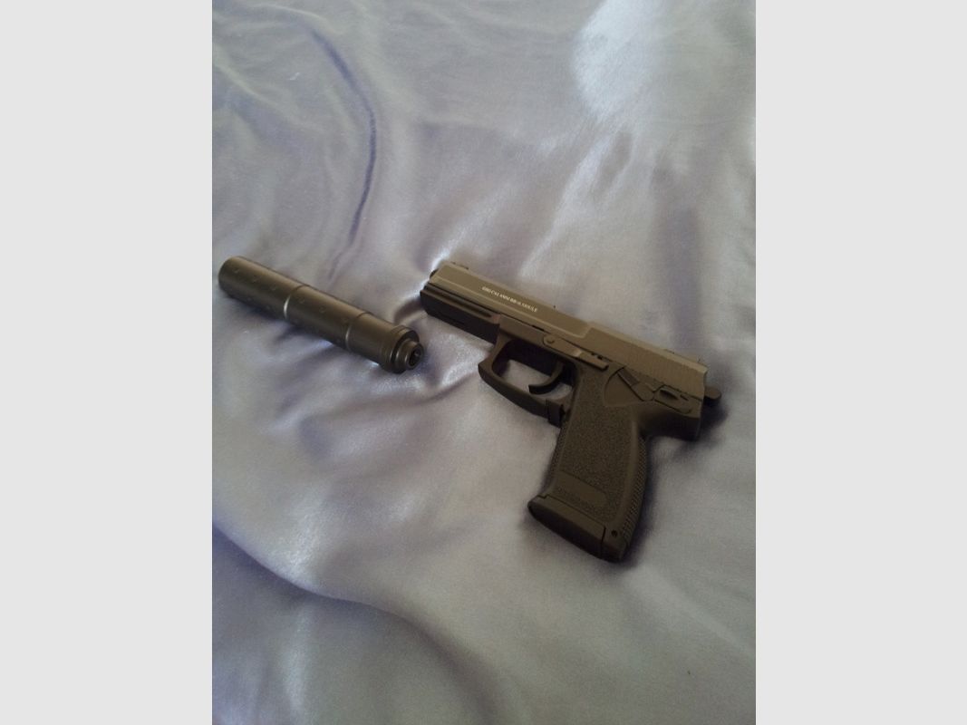 Softairsammlung - HK MP5K, Glock 17, HK P8, MK23, Desert Eagle mit Zubehör