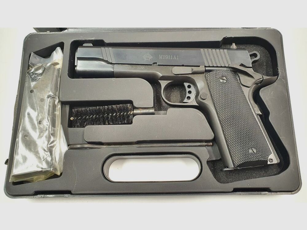 Norinco 1911A1 Standard incluant accessoires, similaire au Colt 1911 A1